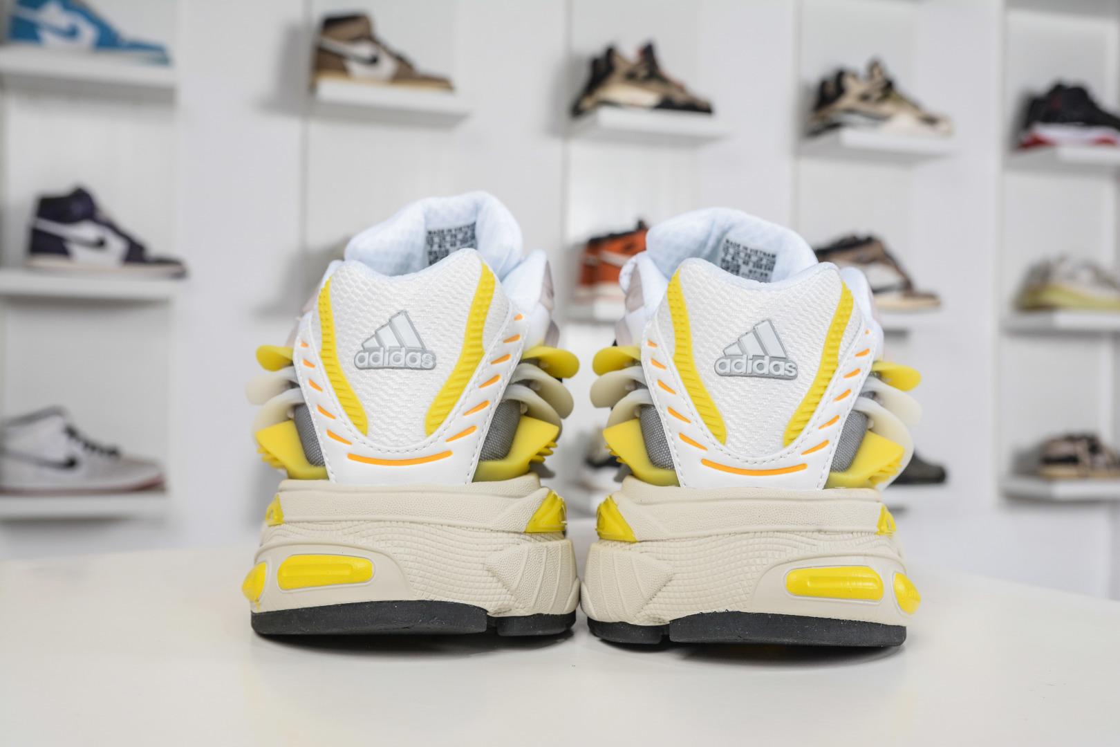 Pharrell Williams x Adidas Virgina AdiJellyfish 阿迪之星水母系列系列低帮老爹风复古透气缓震休闲运动慢跑鞋 JP9267