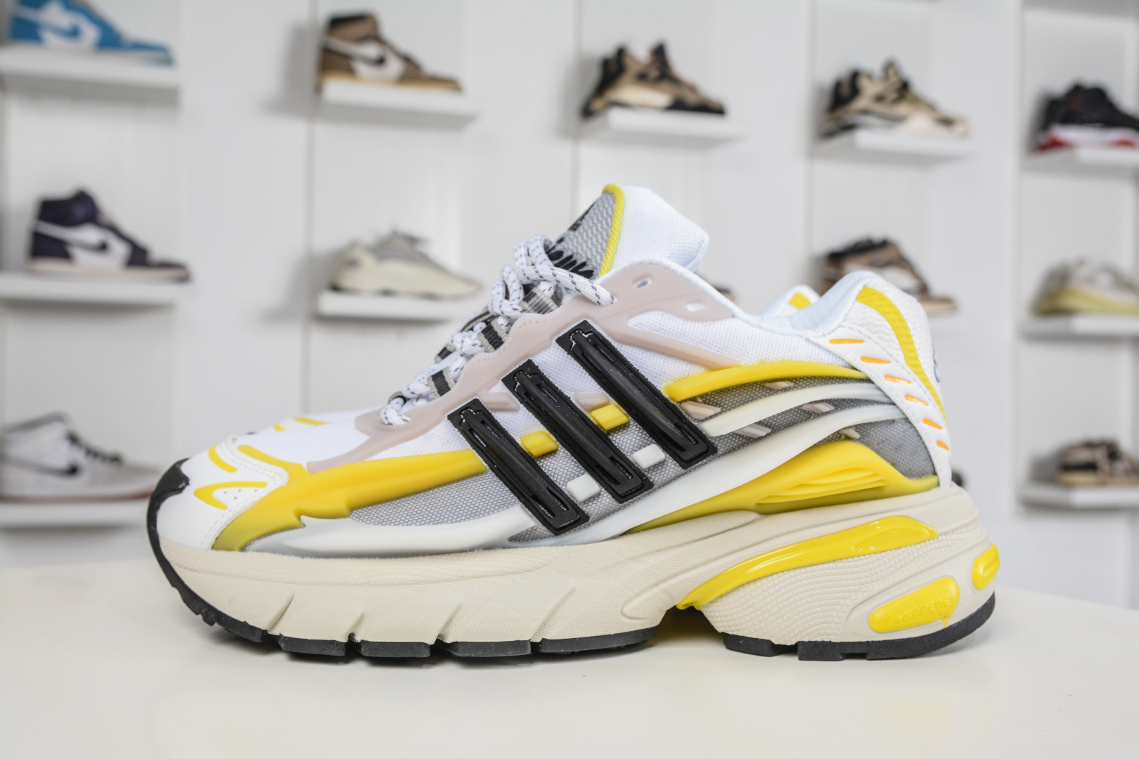 Pharrell Williams x Adidas Virgina AdiJellyfish 阿迪之星水母系列系列低帮老爹风复古透气缓震休闲运动慢跑鞋 JP9267