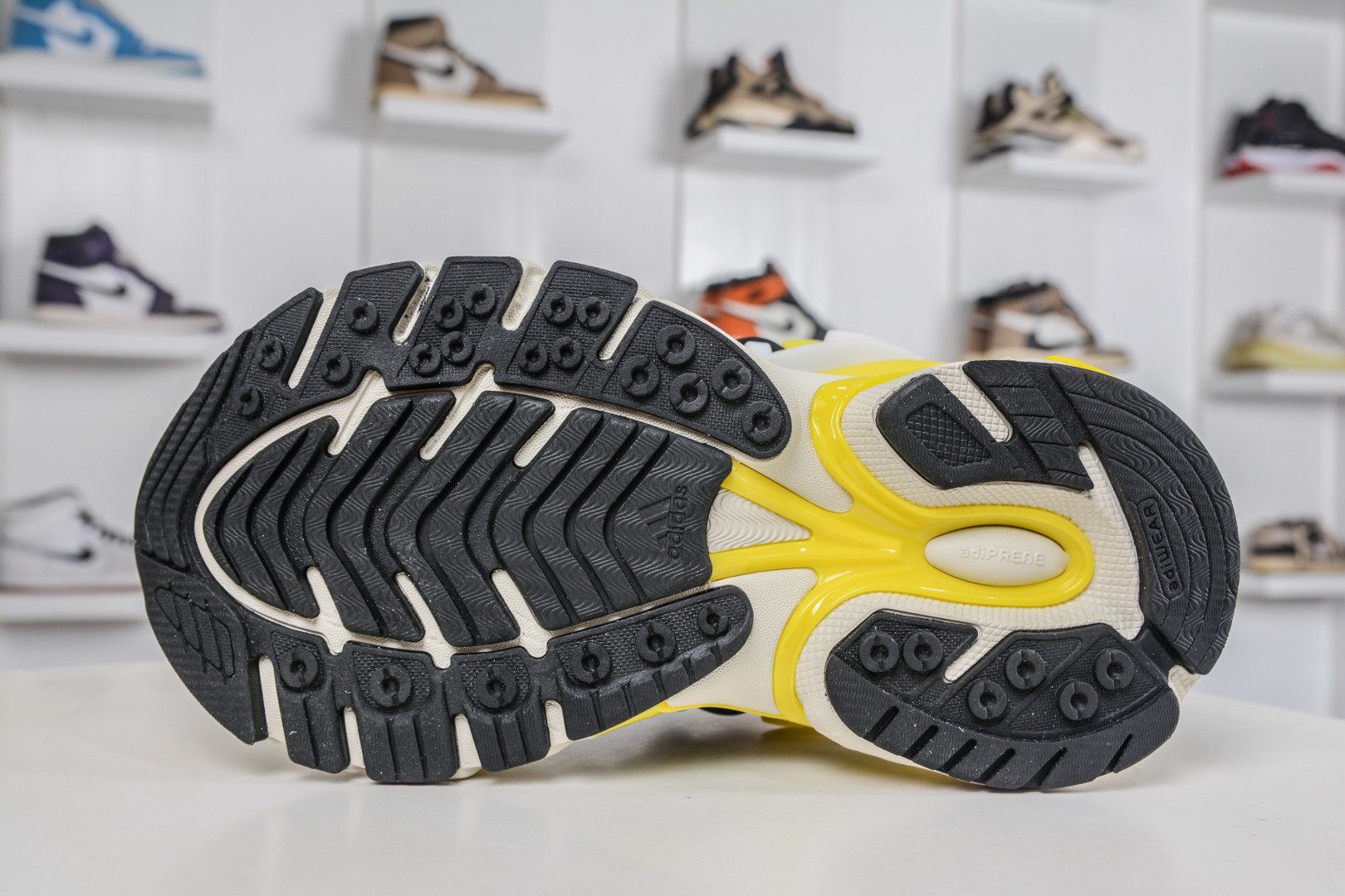 Pharrell Williams x Adidas Virgina AdiJellyfish 阿迪之星水母系列系列低帮老爹风复古透气缓震休闲运动慢跑鞋 JP9267