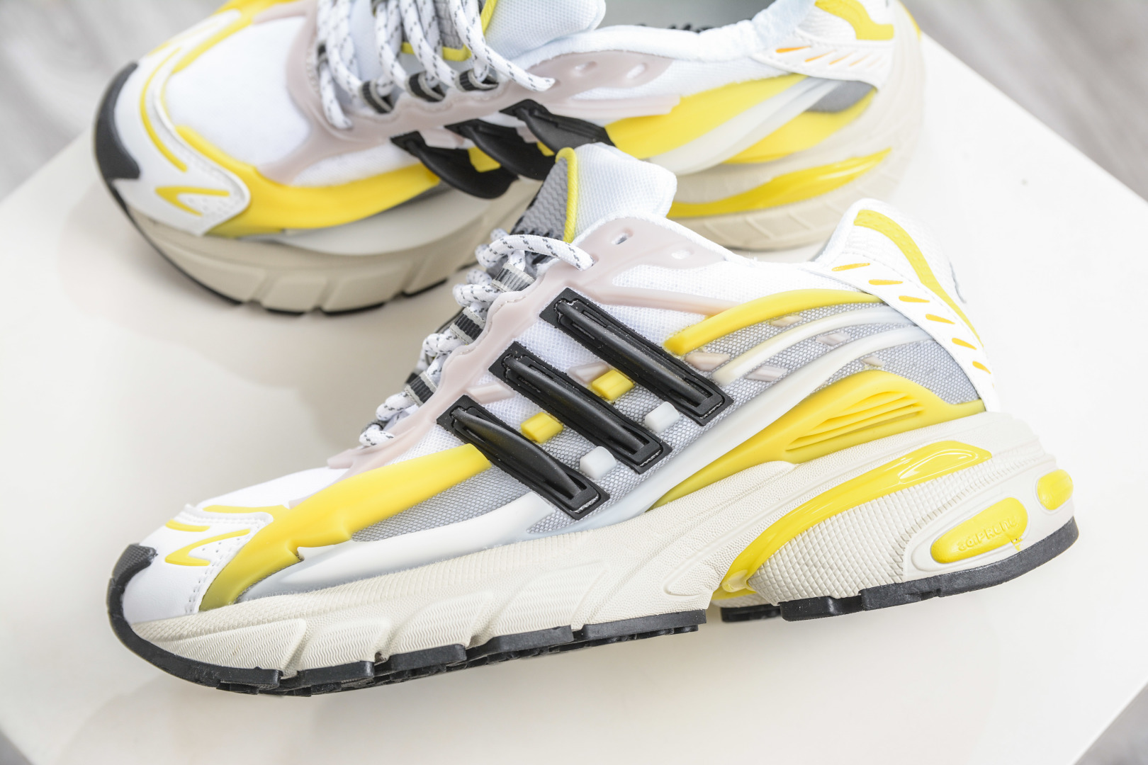 Pharrell Williams x Adidas Virgina AdiJellyfish 阿迪之星水母系列系列低帮老爹风复古透气缓震休闲运动慢跑鞋 JP9267