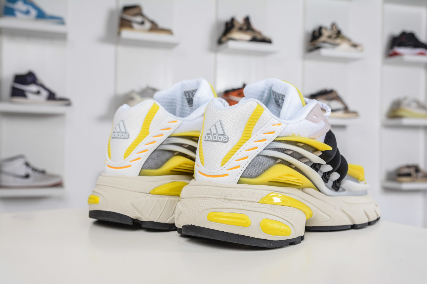 Pharrell Williams x Adidas Virgina AdiJellyfish 阿迪之星水母系列系列低帮老爹风复古透气缓震休闲运动慢跑鞋 JP9267
