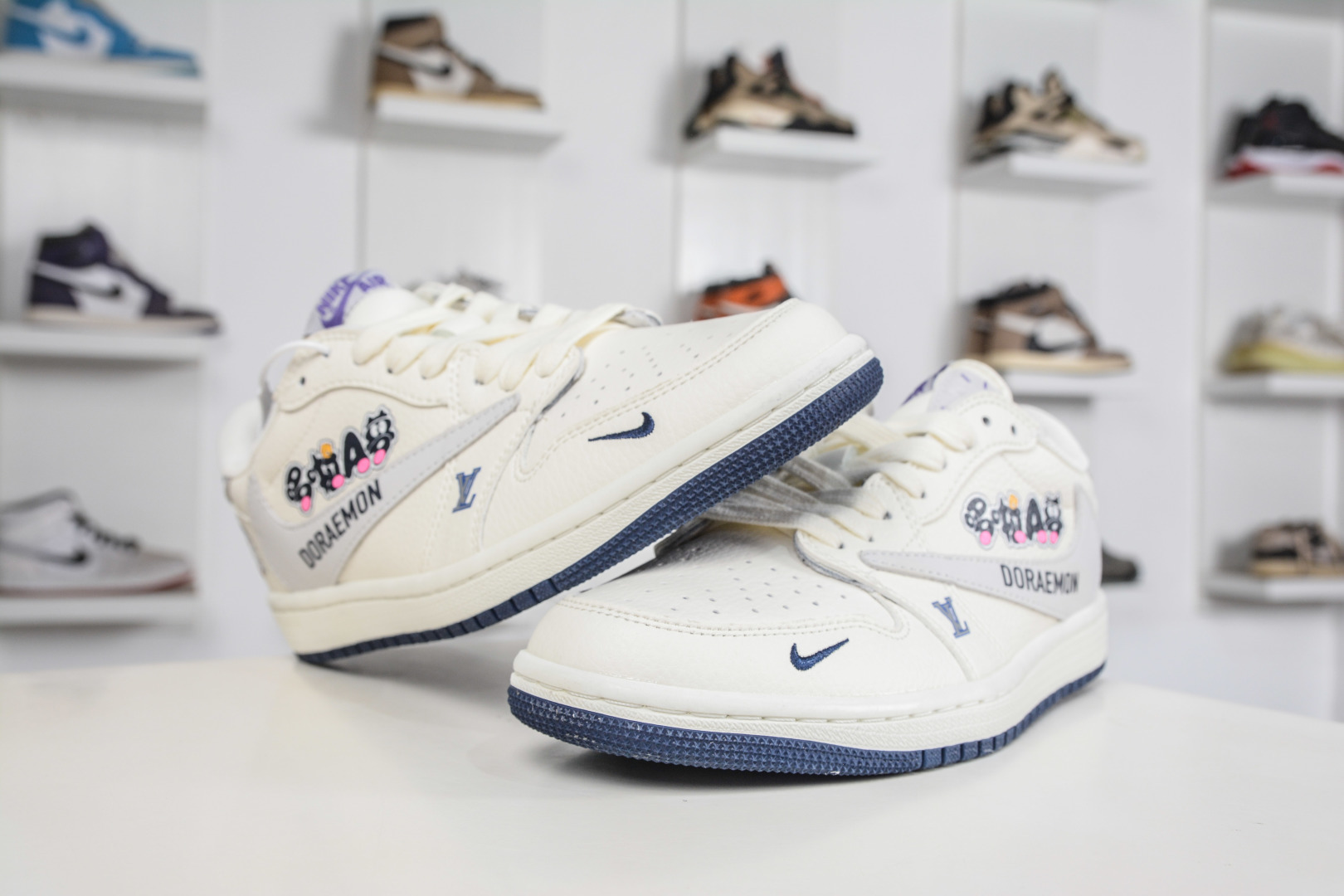 TS x Air Jordan x Louis Vuitton AJ1 Low 倒钩低帮LV联名-哆啦A梦白灰 DZ2688-004-Top High Quatity Cheap Sneakers Fashion Clothing Clothes Bags handbags Shoes of all Brand wholesale With The best Quality And Beautiful Price from China Factory Chinese suppliers wholesaler seller TS x Air Jordan x Louis Vuitton AJ1 Low 倒钩低帮LV联名-哆啦A梦白灰 DZ2688-004