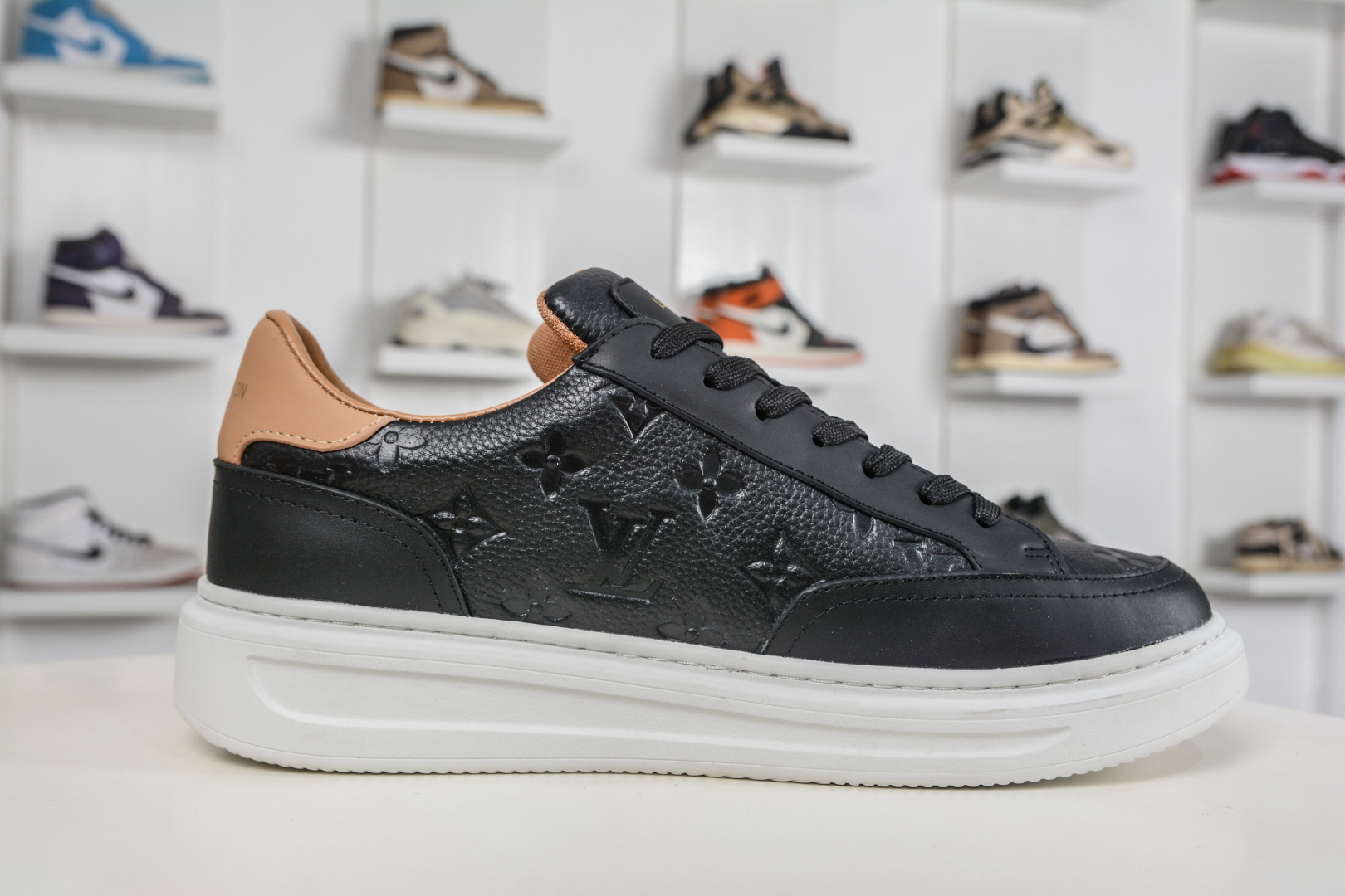 Louis Vuitton Beverly Hills Low Sneaker LV 比弗利系列低帮厚底百搭休闲运动板鞋 Louis Vuitton Beverly Hills Low Sneaker LV 比弗利系列低帮厚底百搭休闲运动板鞋