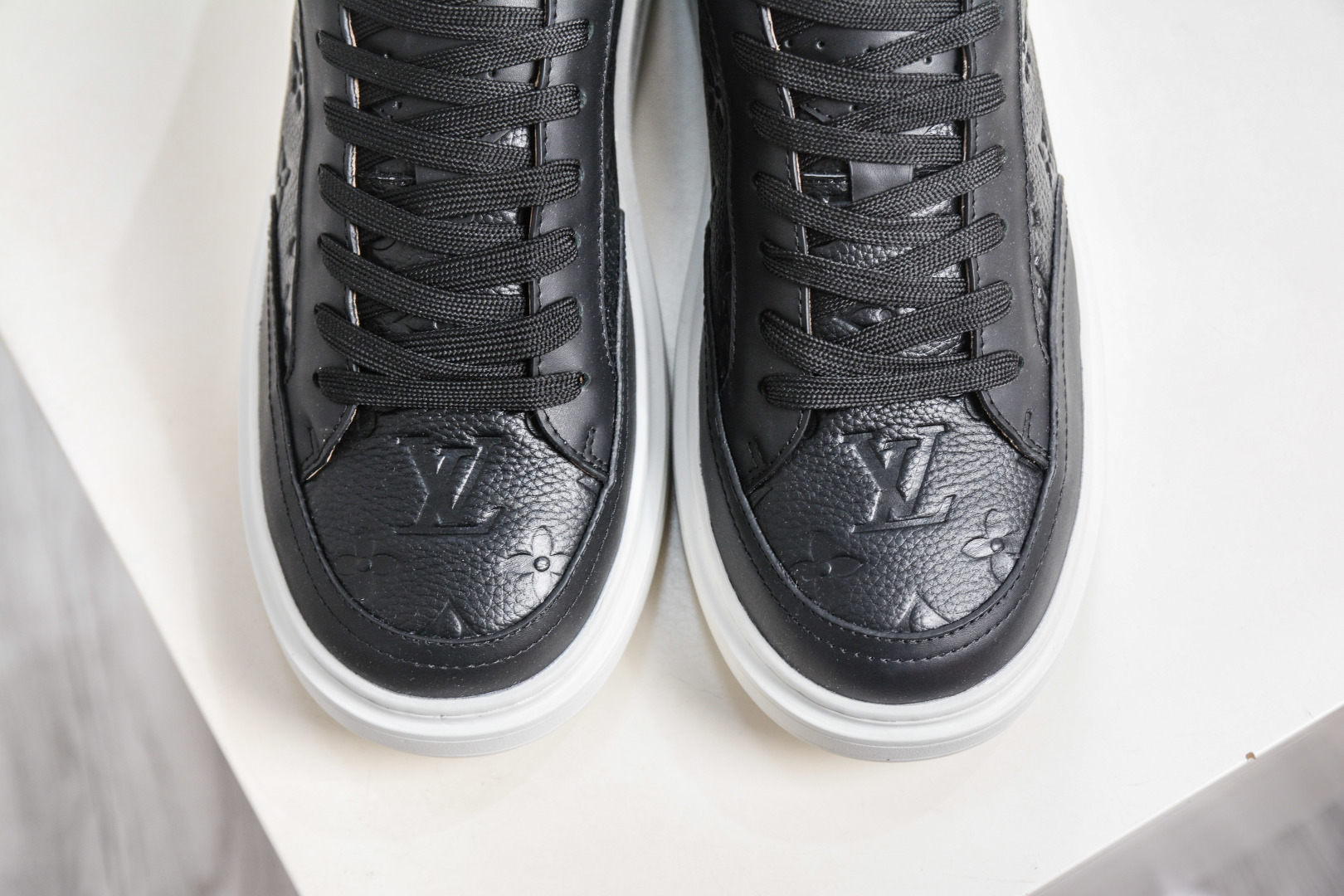Louis Vuitton Beverly Hills Low Sneaker LV 比弗利系列低帮厚底百搭休闲运动板鞋 Louis Vuitton Beverly Hills Low Sneaker LV 比弗利系列低帮厚底百搭休闲运动板鞋