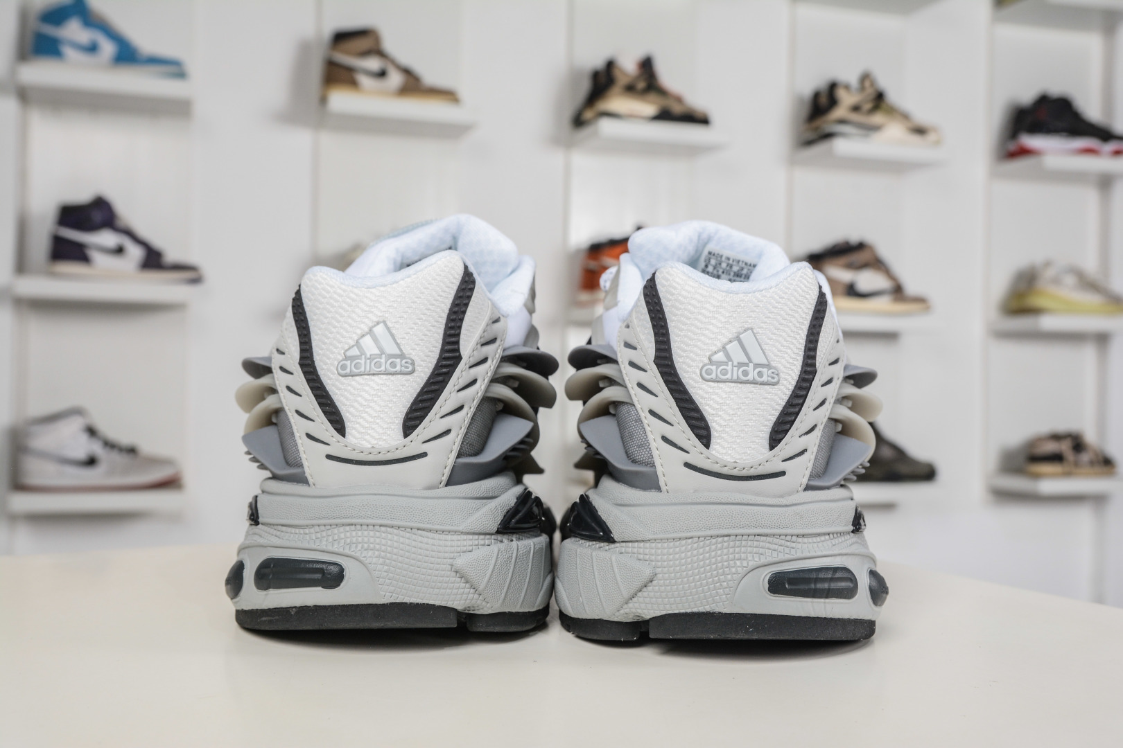 Pharrell Williams x Adidas Virgina AdiJellyfish 阿迪之星水母系列系列低帮老爹风复古透气缓震休闲运动慢跑鞋 JP9265 Pharrell Williams x Adidas Virgina AdiJellyfish 阿迪之星水母系列系列低帮老爹风复古透气缓震休闲运动慢跑鞋 JP9265