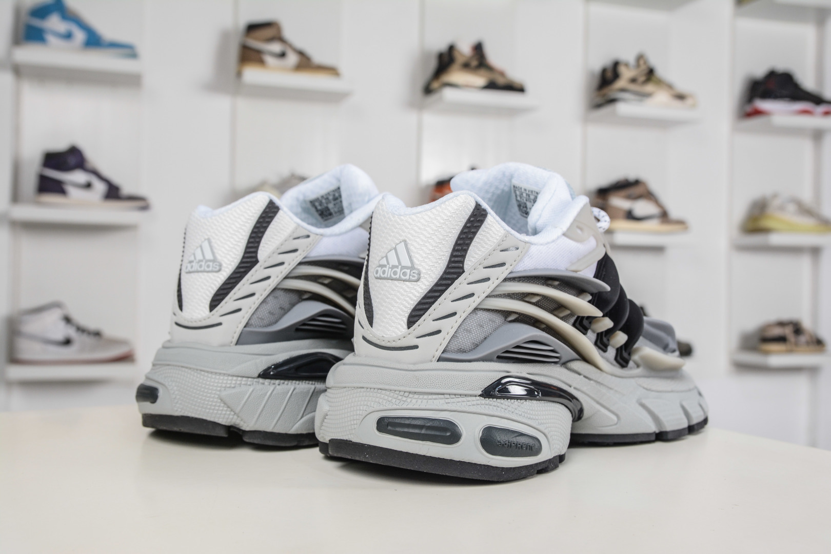 Pharrell Williams x Adidas Virgina AdiJellyfish 阿迪之星水母系列系列低帮老爹风复古透气缓震休闲运动慢跑鞋 JP9265 Pharrell Williams x Adidas Virgina AdiJellyfish 阿迪之星水母系列系列低帮老爹风复古透气缓震休闲运动慢跑鞋 JP9265
