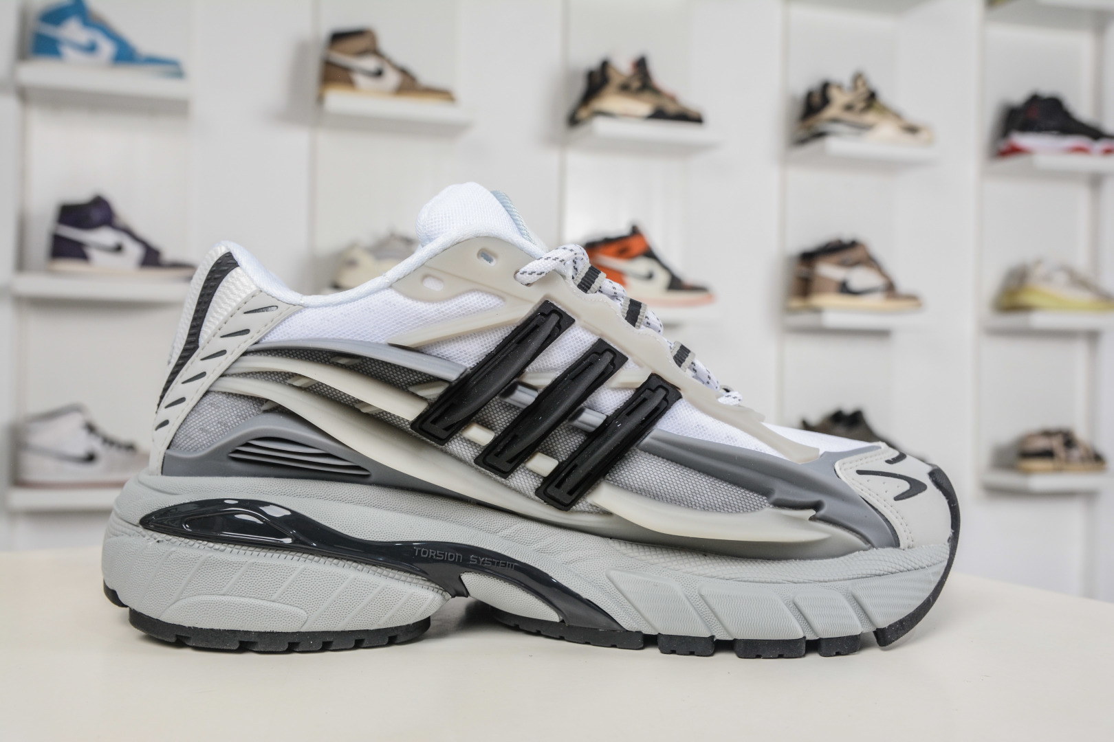 Pharrell Williams x Adidas Virgina AdiJellyfish 阿迪之星水母系列系列低帮老爹风复古透气缓震休闲运动慢跑鞋 JP9265 Pharrell Williams x Adidas Virgina AdiJellyfish 阿迪之星水母系列系列低帮老爹风复古透气缓震休闲运动慢跑鞋 JP9265