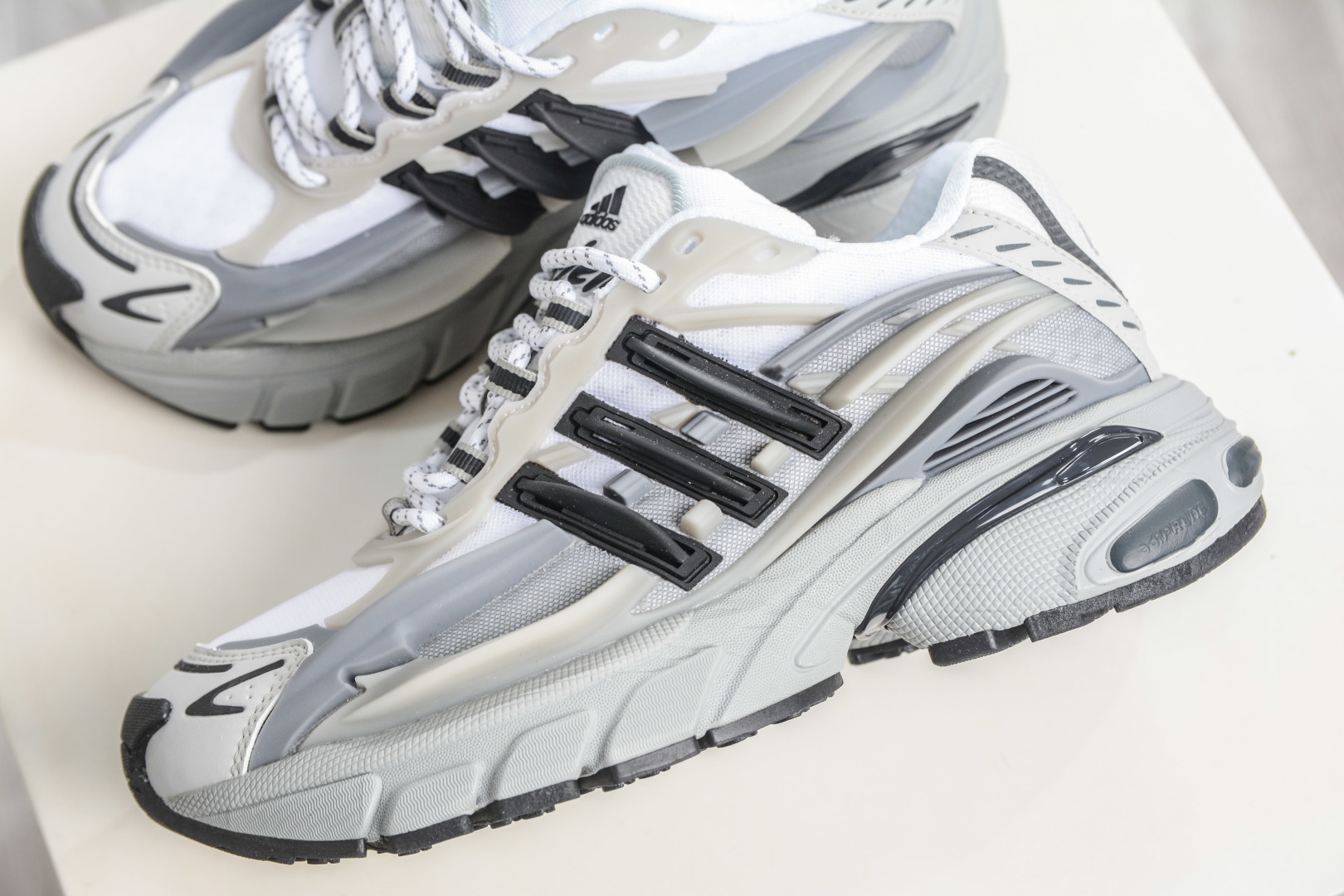 Pharrell Williams x Adidas Virgina AdiJellyfish 阿迪之星水母系列系列低帮老爹风复古透气缓震休闲运动慢跑鞋 JP9265 Pharrell Williams x Adidas Virgina AdiJellyfish 阿迪之星水母系列系列低帮老爹风复古透气缓震休闲运动慢跑鞋 JP9265