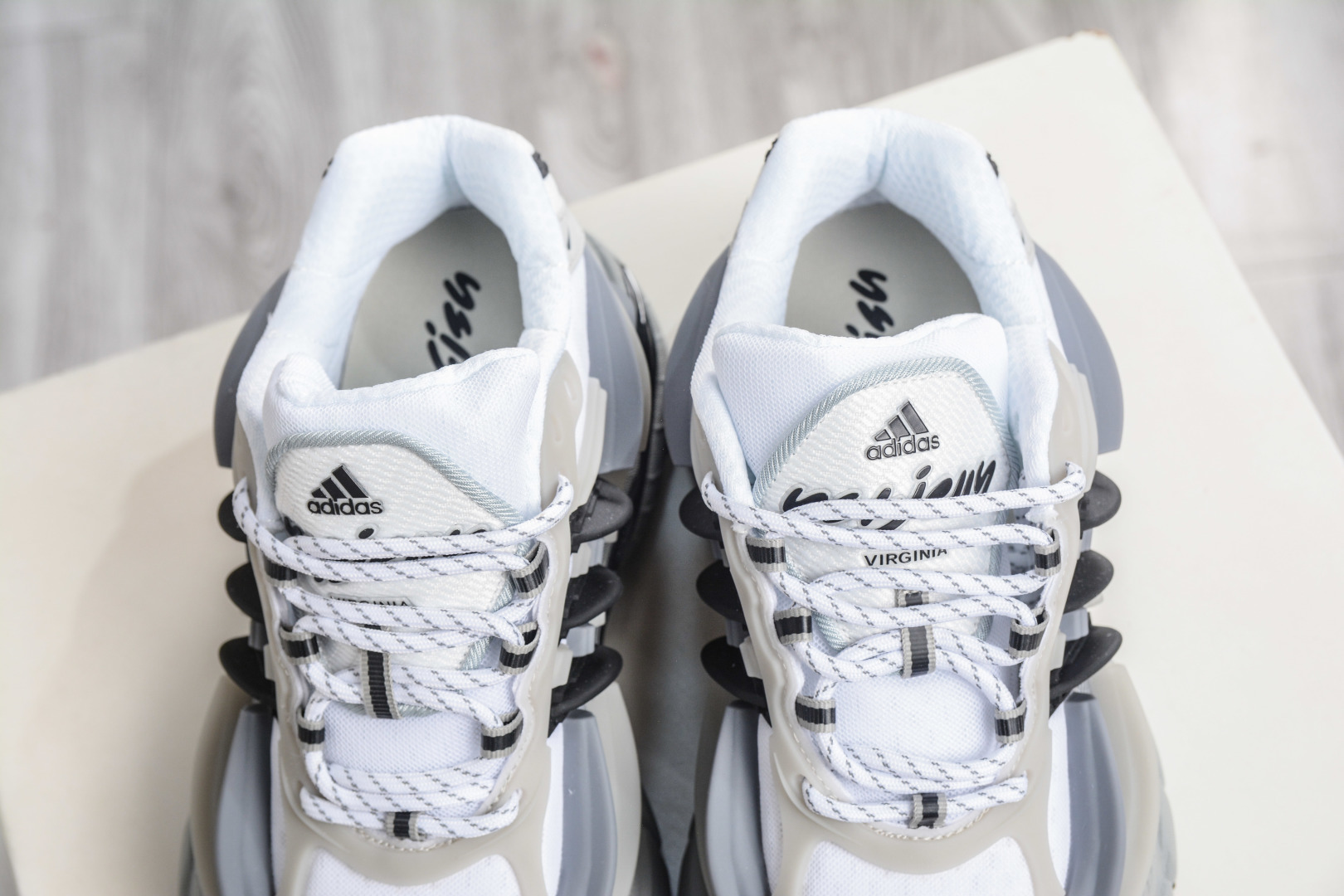 Pharrell Williams x Adidas Virgina AdiJellyfish 阿迪之星水母系列系列低帮老爹风复古透气缓震休闲运动慢跑鞋 JP9265 Pharrell Williams x Adidas Virgina AdiJellyfish 阿迪之星水母系列系列低帮老爹风复古透气缓震休闲运动慢跑鞋 JP9265