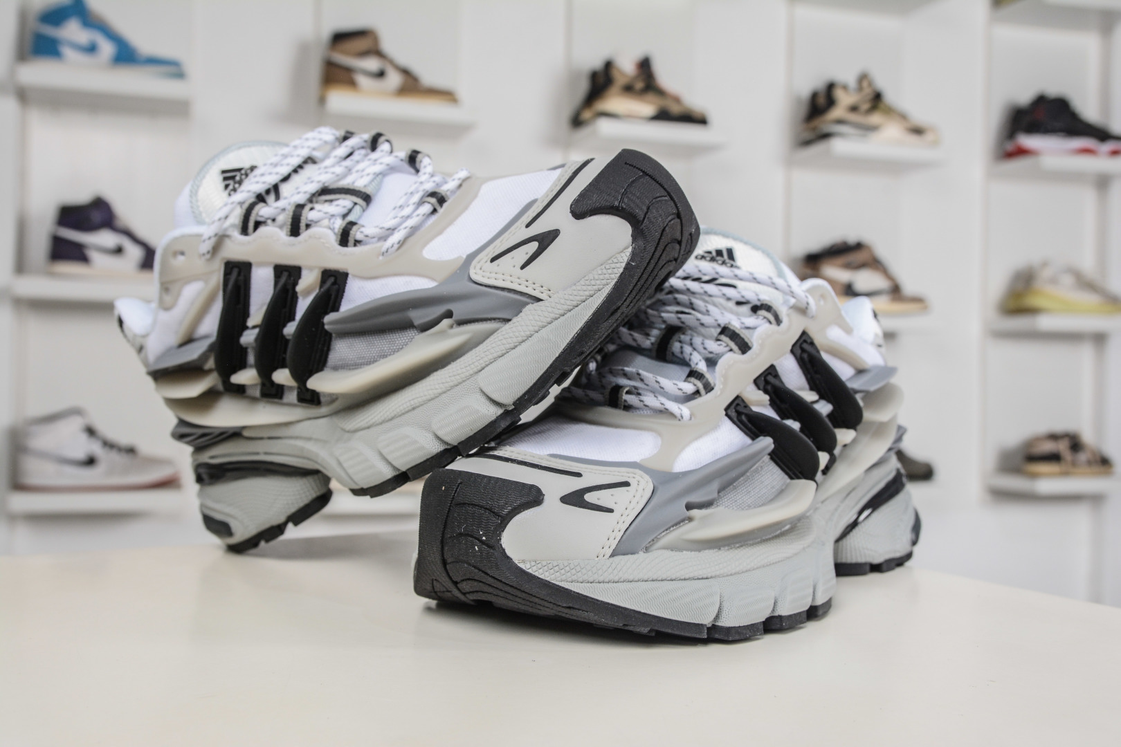 Pharrell Williams x Adidas Virgina AdiJellyfish 阿迪之星水母系列系列低帮老爹风复古透气缓震休闲运动慢跑鞋 JP9265 Pharrell Williams x Adidas Virgina AdiJellyfish 阿迪之星水母系列系列低帮老爹风复古透气缓震休闲运动慢跑鞋 JP9265