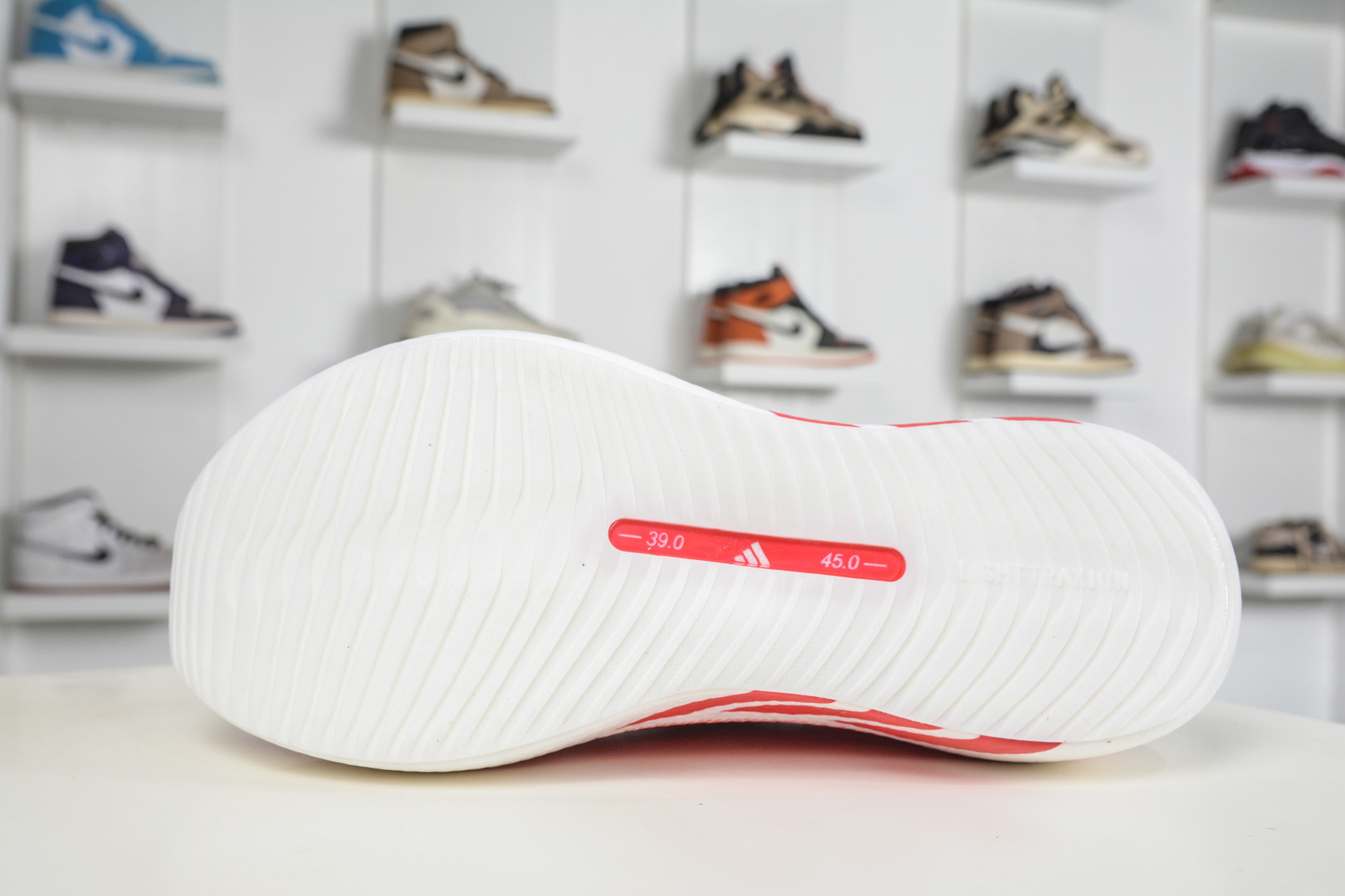 AD Hyper Boost Edge M 白红 马拉松轻量竞速运动跑鞋 CELERMESH针织网面非常轻薄 KI1913