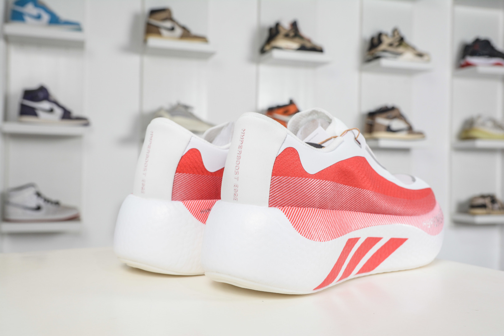 AD Hyper Boost Edge M 白红 马拉松轻量竞速运动跑鞋 CELERMESH针织网面非常轻薄 KI1913