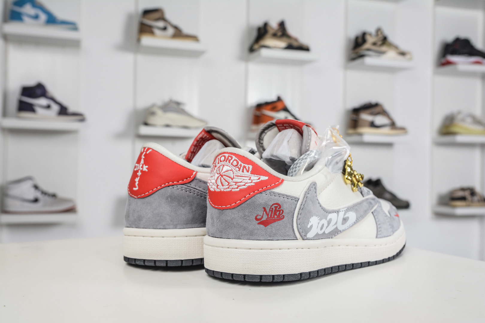 270 Travis Scott x Air Jordan 1 Low乔丹1代低帮倒钩马年限定-米白灰红 JW1188-179