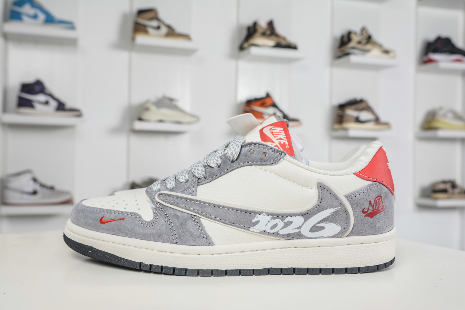270 Travis Scott x Air Jordan 1 Low乔丹1代低帮倒钩马年限定-米白灰红 JW1188-179