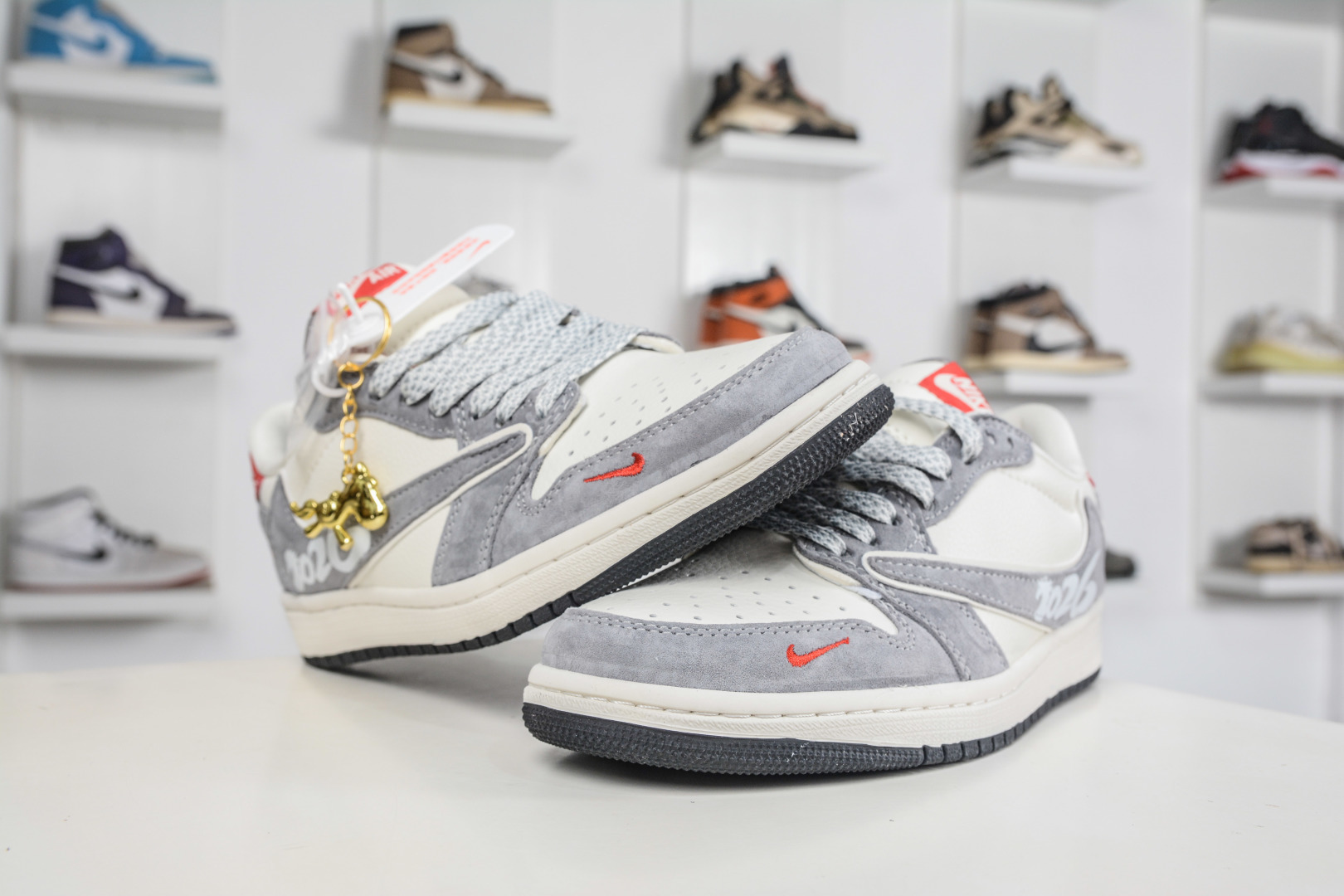 270 Travis Scott x Air Jordan 1 Low乔丹1代低帮倒钩马年限定-米白灰红 JW1188-179