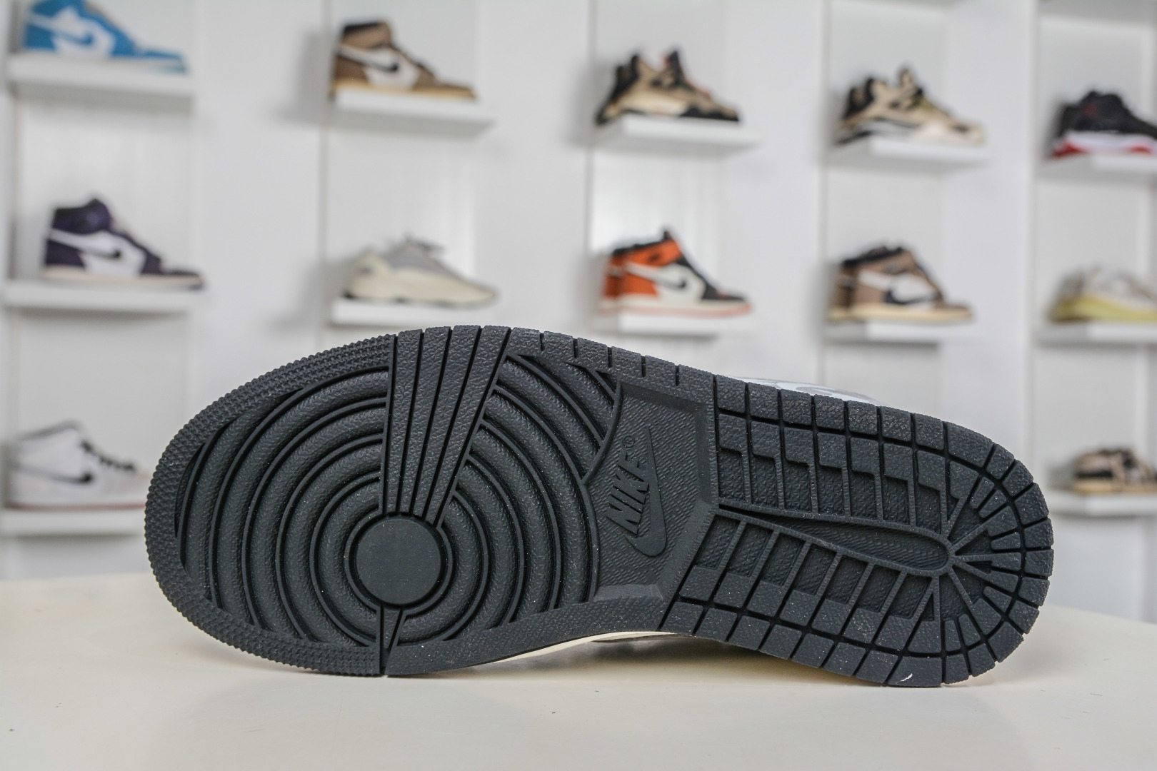 270 Travis Scott x Air Jordan 1 Low乔丹1代低帮倒钩马年限定-米白灰红 JW1188-179