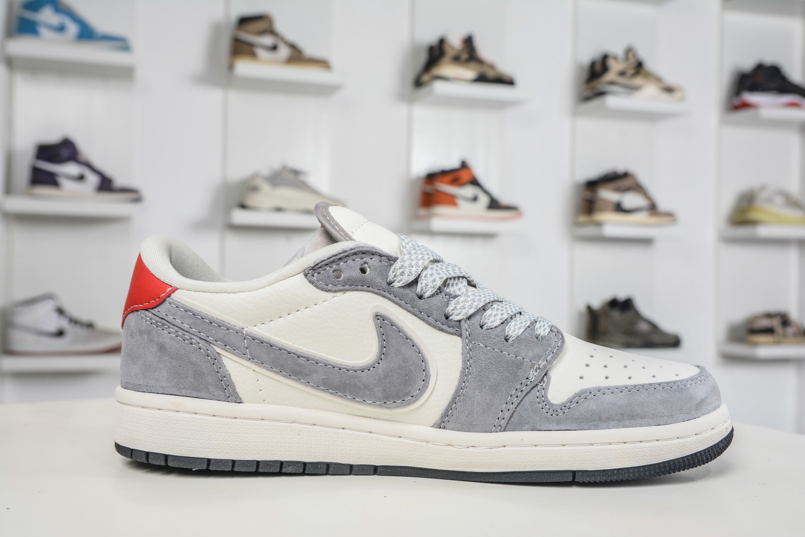 270 Travis Scott x Air Jordan 1 Low乔丹1代低帮倒钩马年限定-米白灰红 JW1188-179