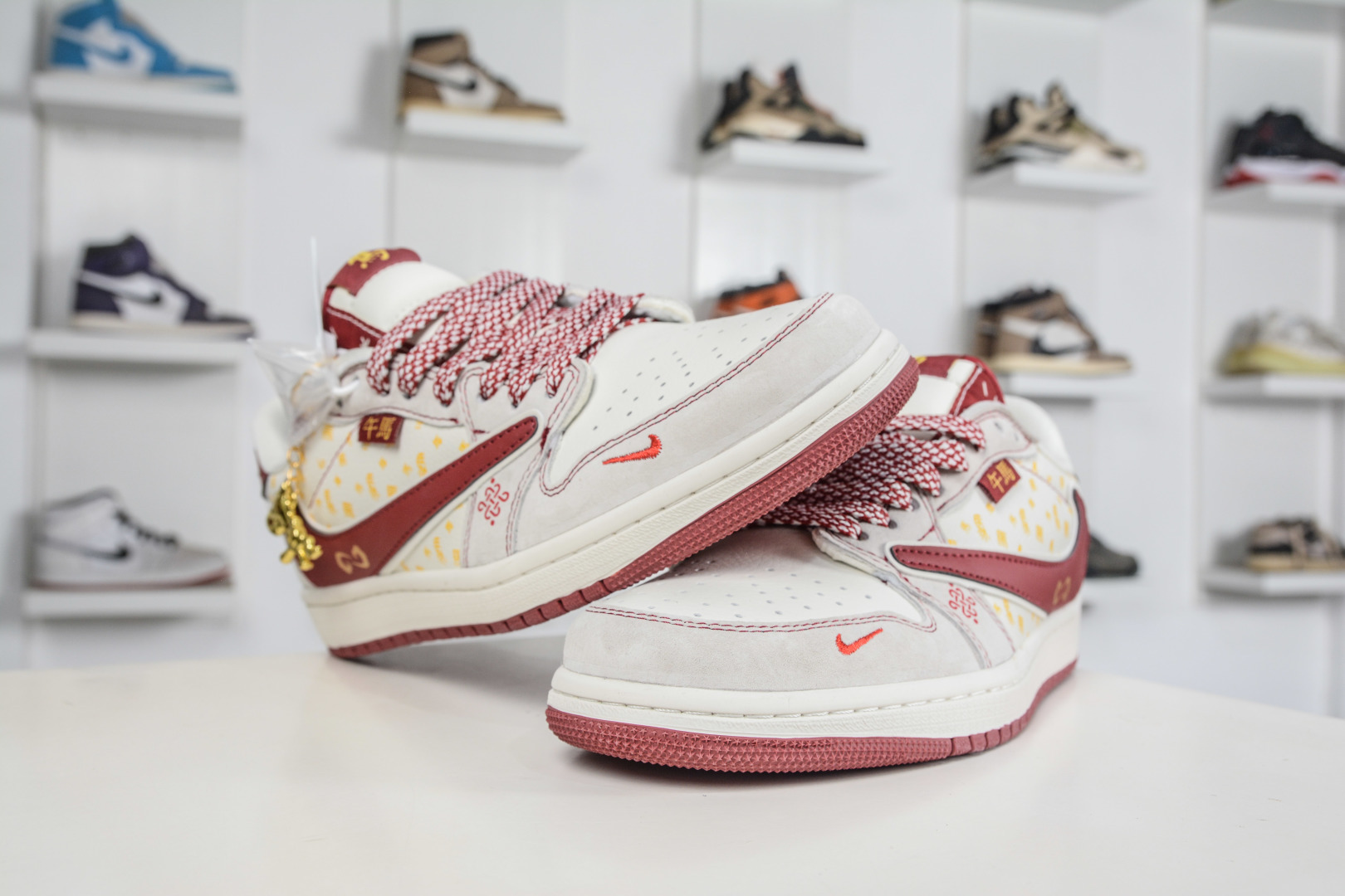 Supreme x Travis Scott x Air Jordan 1 Low乔丹1代低帮倒钩Sup马年限定联名-米灰红 JW1188-180-Top High Quatity Cheap Sneakers Fashion Clothing Clothes Bags handbags Shoes of all Brand wholesale With The best Quality And Beautiful Price from China Factory Chinese suppliers wholesaler seller Supreme x Travis Scott x Air Jordan 1 Low乔丹1代低帮倒钩Sup马年限定联名-米灰红 JW1188-180