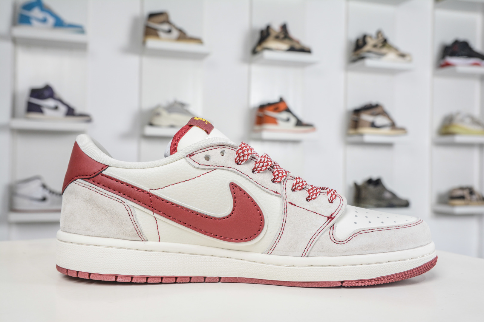 Supreme x Travis Scott x Air Jordan 1 Low乔丹1代低帮倒钩Sup马年限定联名-米灰红 JW1188-180-Top High Quatity Cheap Sneakers Fashion Clothing Clothes Bags handbags Shoes of all Brand wholesale With The best Quality And Beautiful Price from China Factory Chinese suppliers wholesaler seller Supreme x Travis Scott x Air Jordan 1 Low乔丹1代低帮倒钩Sup马年限定联名-米灰红 JW1188-180