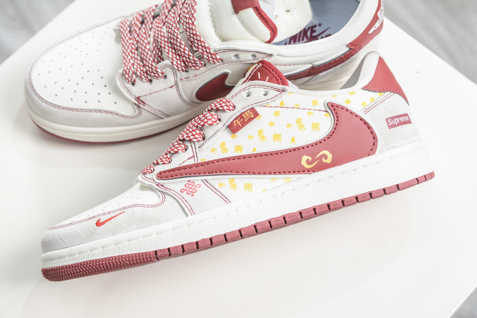 Supreme x Travis Scott x Air Jordan 1 Low乔丹1代低帮倒钩Sup马年限定联名-米灰红 JW1188-180-Top High Quatity Cheap Sneakers Fashion Clothing Clothes Bags handbags Shoes of all Brand wholesale With The best Quality And Beautiful Price from China Factory Chinese suppliers wholesaler seller Supreme x Travis Scott x Air Jordan 1 Low乔丹1代低帮倒钩Sup马年限定联名-米灰红 JW1188-180