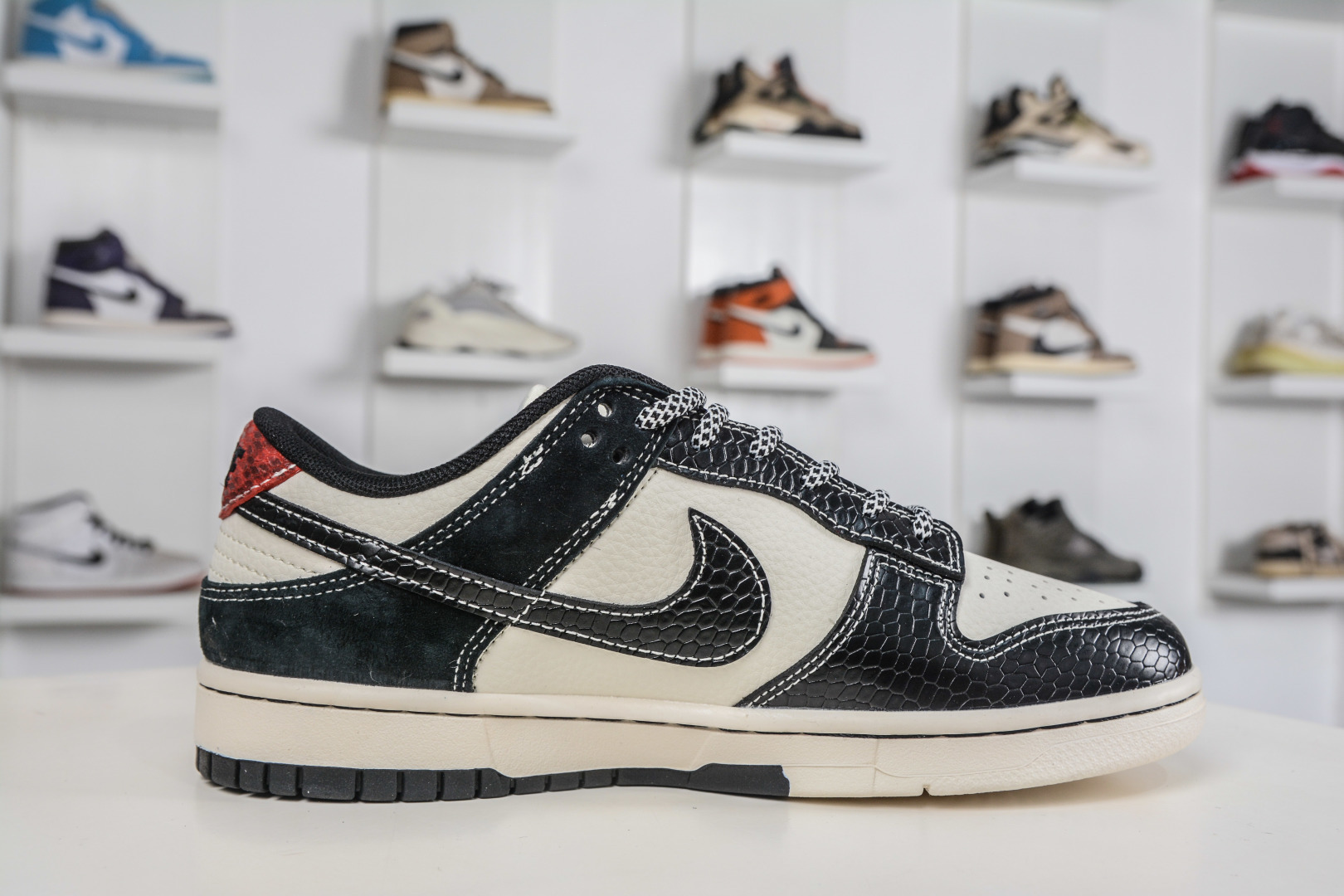 Nike SB Dunk Low 丙午马年限定-米白黑蛇鳞 YX5066-C92-Top High Quatity Cheap Sneakers Fashion Clothing Clothes Bags handbags Shoes of all Brand wholesale With The best Quality And Beautiful Price from China Factory Chinese suppliers wholesaler seller Nike SB Dunk Low 丙午马年限定-米白黑蛇鳞 YX5066-C92