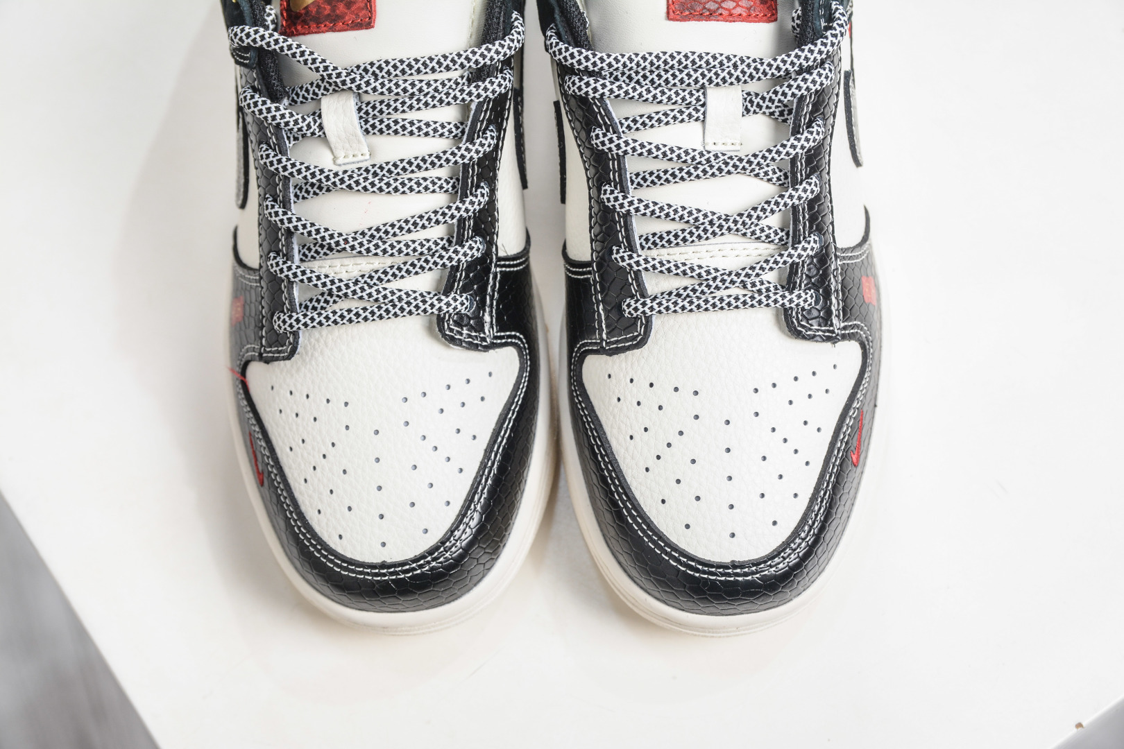 Nike SB Dunk Low 丙午马年限定-米白黑蛇鳞 YX5066-C92-Top High Quatity Cheap Sneakers Fashion Clothing Clothes Bags handbags Shoes of all Brand wholesale With The best Quality And Beautiful Price from China Factory Chinese suppliers wholesaler seller Nike SB Dunk Low 丙午马年限定-米白黑蛇鳞 YX5066-C92
