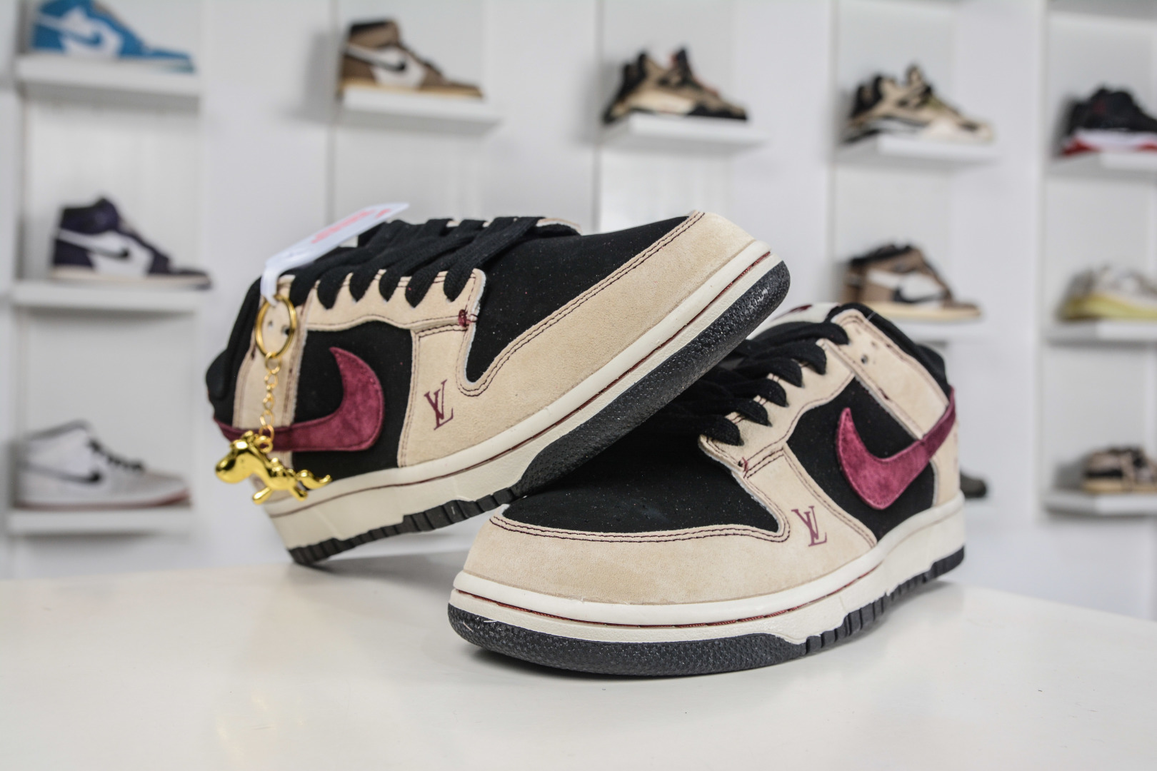 Nike SB Dunk Low x Louis Vuitton LV马年限定联名-沙墨玫紫 SG6688-008 Nike SB Dunk Low x Louis Vuitton LV马年限定联名-沙墨玫紫 SG6688-008