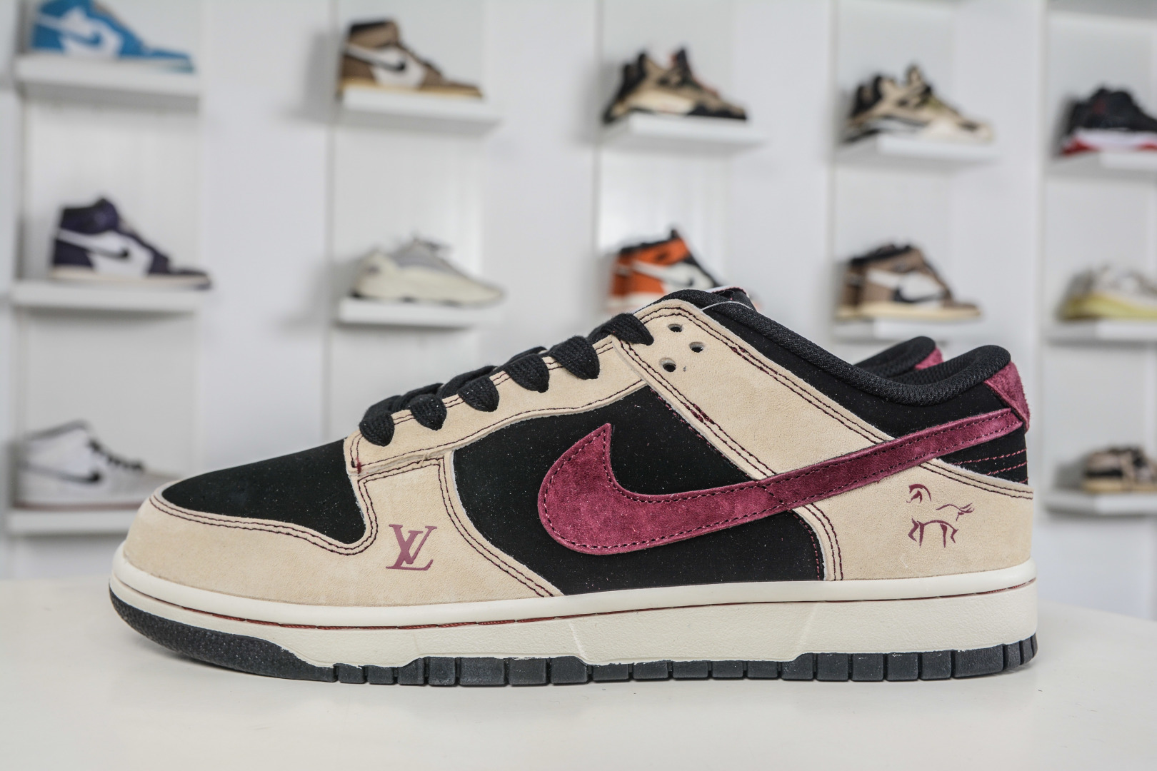 Nike SB Dunk Low x Louis Vuitton LV马年限定联名-沙墨玫紫 SG6688-008 Nike SB Dunk Low x Louis Vuitton LV马年限定联名-沙墨玫紫 SG6688-008