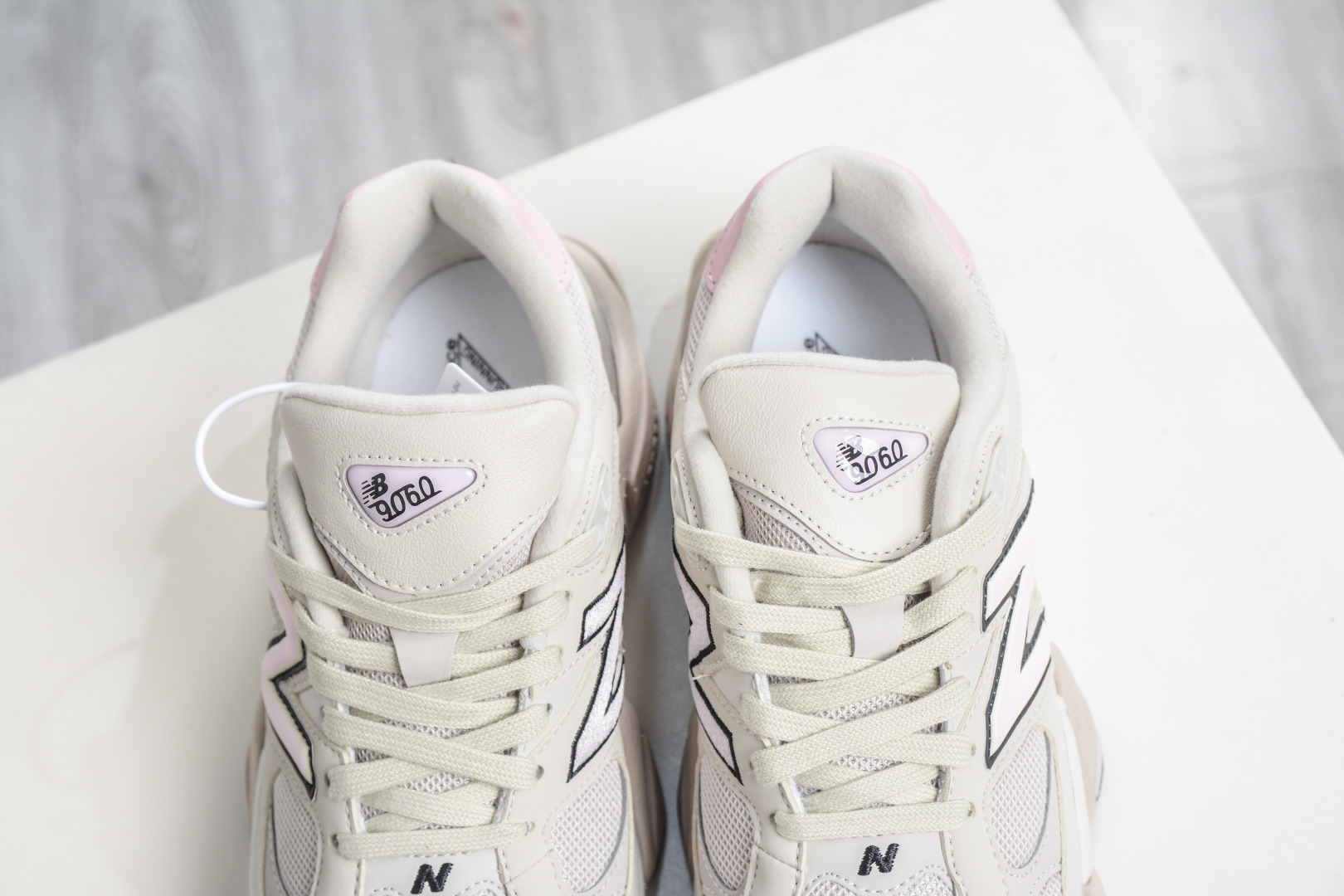 220 T版 新百伦New Balance NB9060 杏粉色 U9060AJD-Chinese UA Cheap High Quatity Brand Clothes Bags handbags Sneakers wholesale wholesaler seller from China Factory suppliers Fashion Clothing Shoes best Quality Beautiful Price 220 T版 新百伦New Balance NB9060 杏粉色 U9060AJD
