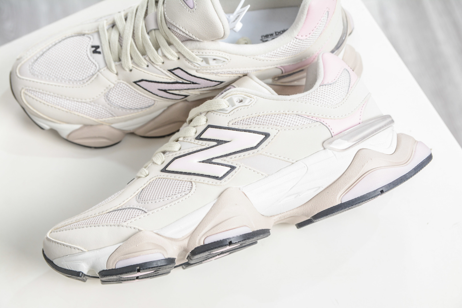 220 T版 新百伦New Balance NB9060 杏粉色 U9060AJD-Chinese UA Cheap High Quatity Brand Clothes Bags handbags Sneakers wholesale wholesaler seller from China Factory suppliers Fashion Clothing Shoes best Quality Beautiful Price 220 T版 新百伦New Balance NB9060 杏粉色 U9060AJD