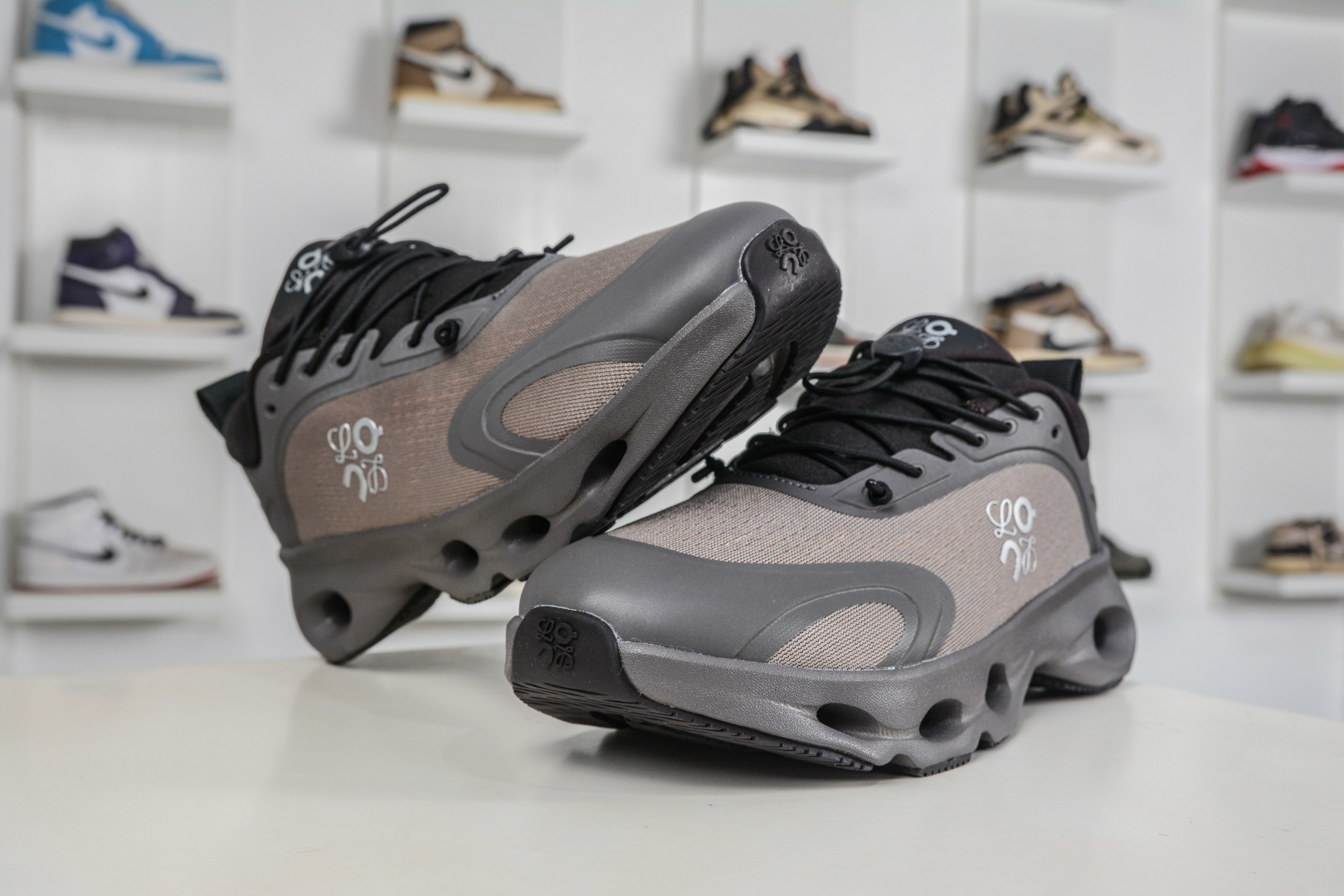 330 LOEWE罗意威 x ON昂跑 联名款 Cloudsolo 3MF3066-Chinese UA Cheap High Quatity Brand Clothes Bags handbags Sneakers wholesale wholesaler seller from China Factory suppliers Fashion Clothing Shoes best Quality Beautiful Price 330 LOEWE罗意威 x ON昂跑 联名款 Cloudsolo 3MF3066