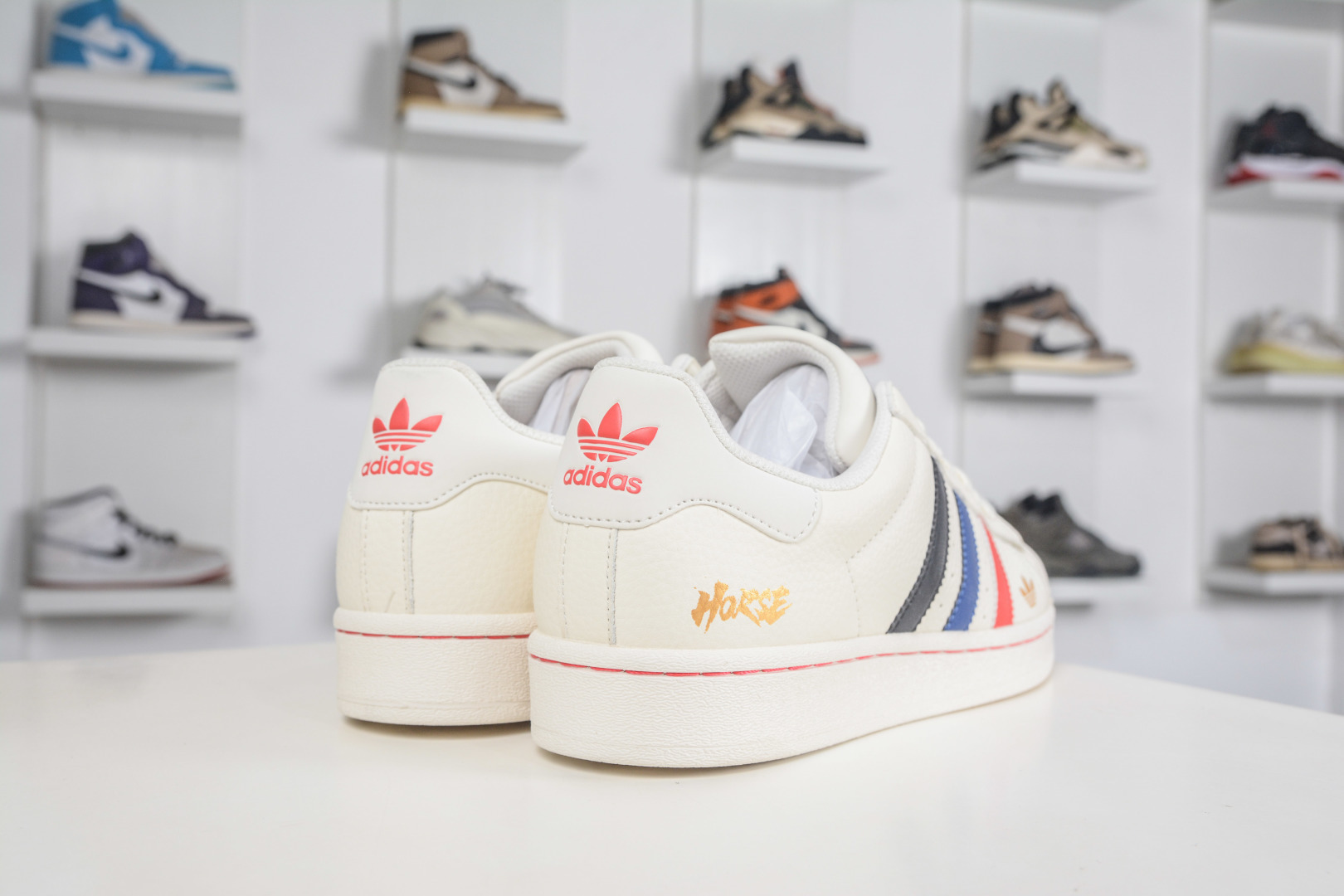 250 AD Originals Super马年限定 贝壳头板鞋 LX0916-Chinese UA Cheap High Quatity Brand Clothes Bags handbags Sneakers wholesale wholesaler seller from China Factory suppliers Fashion Clothing Shoes best Quality Beautiful Price 250 AD Originals Super马年限定 贝壳头板鞋 LX0916