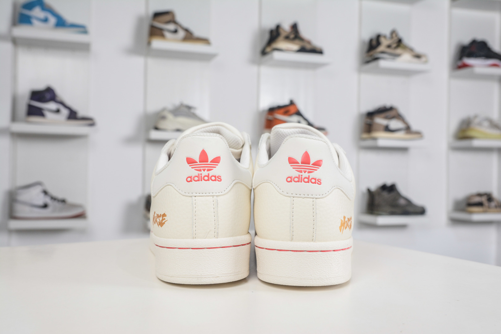250 AD Originals Super马年限定 贝壳头板鞋 LX0916-Chinese UA Cheap High Quatity Brand Clothes Bags handbags Sneakers wholesale wholesaler seller from China Factory suppliers Fashion Clothing Shoes best Quality Beautiful Price 250 AD Originals Super马年限定 贝壳头板鞋 LX0916