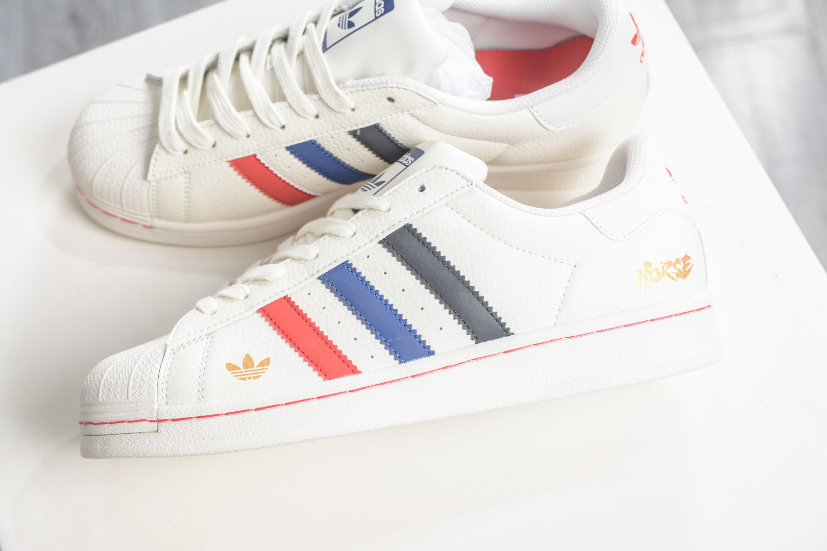 250 AD Originals Super马年限定 贝壳头板鞋 LX0916-Chinese UA Cheap High Quatity Brand Clothes Bags handbags Sneakers wholesale wholesaler seller from China Factory suppliers Fashion Clothing Shoes best Quality Beautiful Price 250 AD Originals Super马年限定 贝壳头板鞋 LX0916