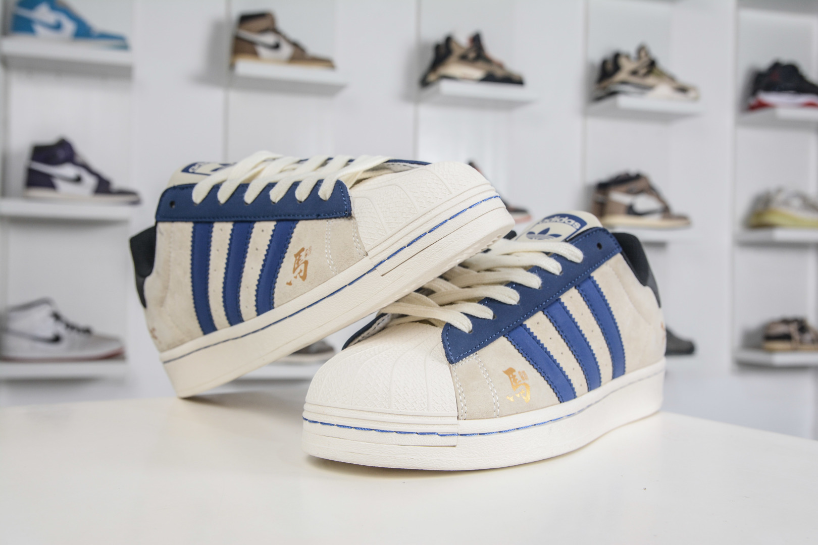 AD Originals Super马年限定 贝壳头板鞋 LX0914-Top High Quatity Cheap Sneakers Fashion Clothing Clothes Bags handbags Shoes of all Brand wholesale With The best Quality And Beautiful Price from China Factory Chinese suppliers wholesaler seller AD Originals Super马年限定 贝壳头板鞋 LX0914