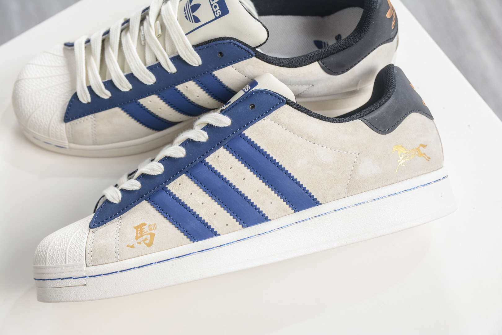 AD Originals Super马年限定 贝壳头板鞋 LX0914-Top High Quatity Cheap Sneakers Fashion Clothing Clothes Bags handbags Shoes of all Brand wholesale With The best Quality And Beautiful Price from China Factory Chinese suppliers wholesaler seller AD Originals Super马年限定 贝壳头板鞋 LX0914