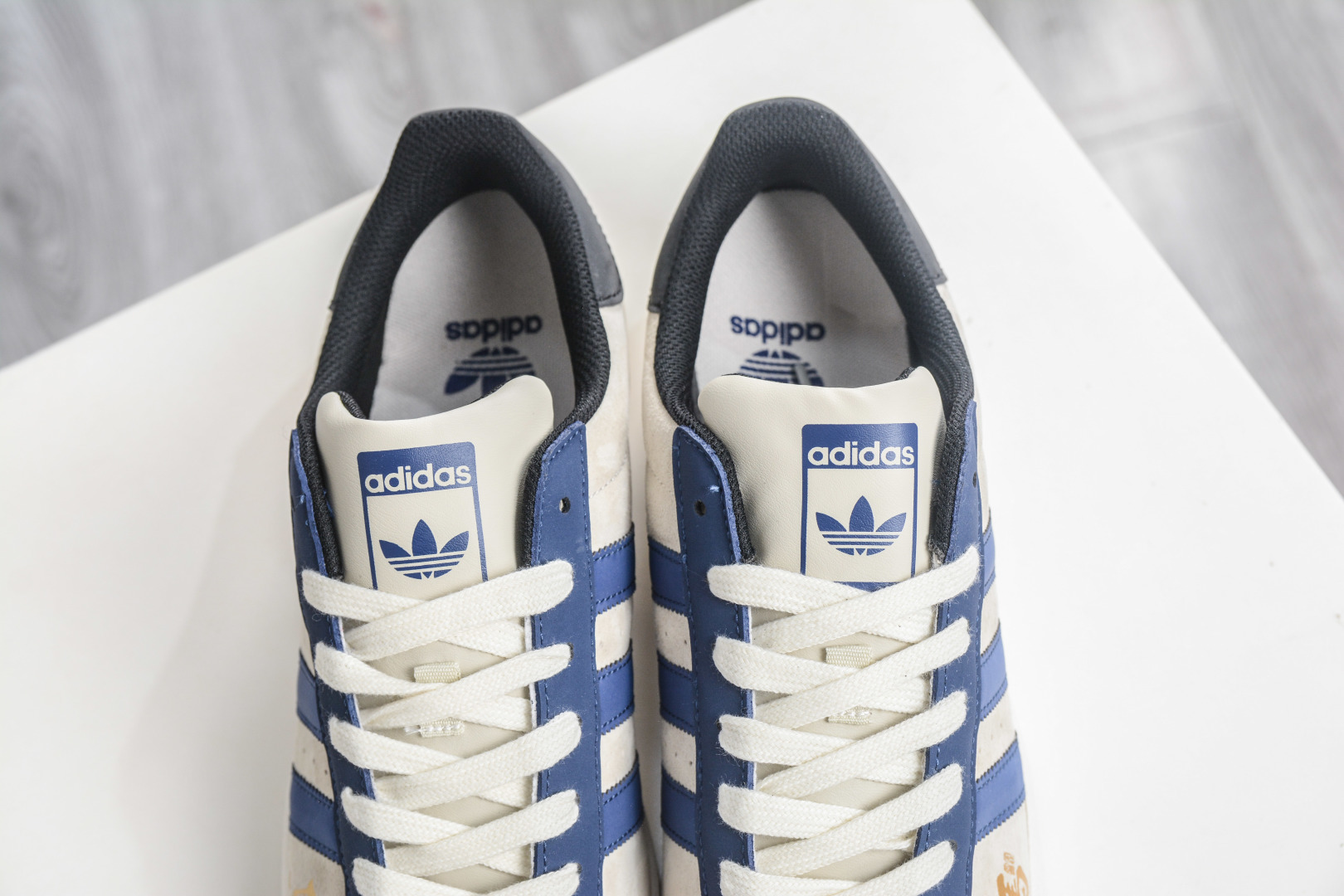 AD Originals Super马年限定 贝壳头板鞋 LX0914-Top High Quatity Cheap Sneakers Fashion Clothing Clothes Bags handbags Shoes of all Brand wholesale With The best Quality And Beautiful Price from China Factory Chinese suppliers wholesaler seller AD Originals Super马年限定 贝壳头板鞋 LX0914