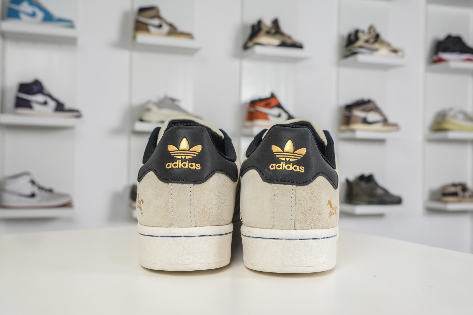 AD Originals Super马年限定 贝壳头板鞋 LX0914-Top High Quatity Cheap Sneakers Fashion Clothing Clothes Bags handbags Shoes of all Brand wholesale With The best Quality And Beautiful Price from China Factory Chinese suppliers wholesaler seller AD Originals Super马年限定 贝壳头板鞋 LX0914