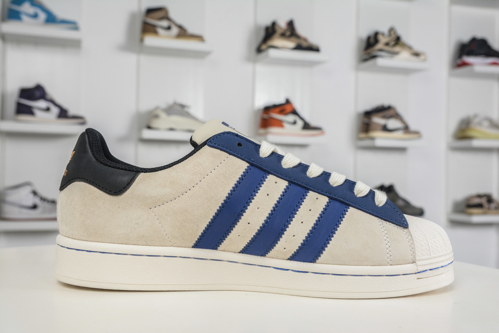 AD Originals Super马年限定 贝壳头板鞋 LX0914-Top High Quatity Cheap Sneakers Fashion Clothing Clothes Bags handbags Shoes of all Brand wholesale With The best Quality And Beautiful Price from China Factory Chinese suppliers wholesaler seller AD Originals Super马年限定 贝壳头板鞋 LX0914