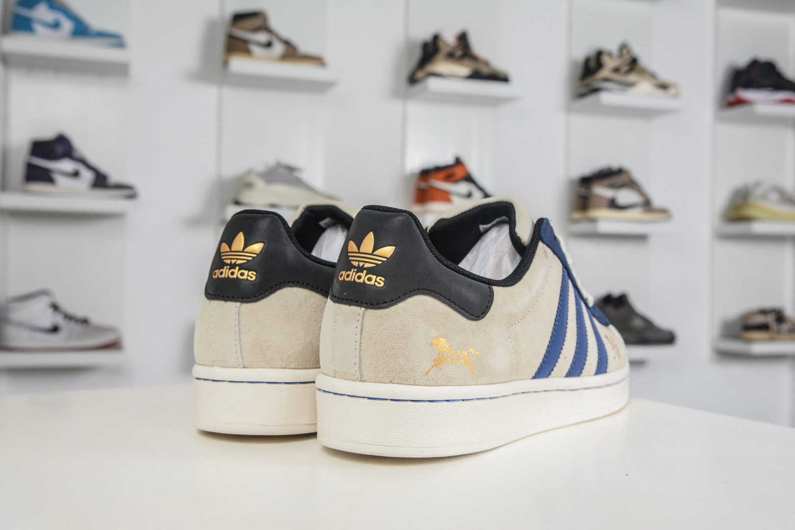 AD Originals Super马年限定 贝壳头板鞋 LX0914-Top High Quatity Cheap Sneakers Fashion Clothing Clothes Bags handbags Shoes of all Brand wholesale With The best Quality And Beautiful Price from China Factory Chinese suppliers wholesaler seller AD Originals Super马年限定 贝壳头板鞋 LX0914