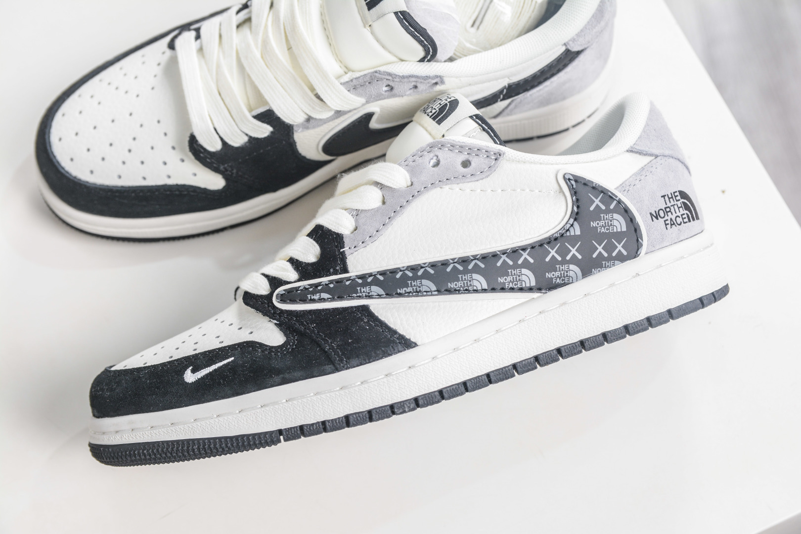 The North Face x Travis Scott x Air Jordan 1 Low 乔丹1代低帮倒钩北面联名-黑白灰 JW1188-172-Top High Quatity Cheap Sneakers Fashion Clothing Clothes Bags handbags Shoes of all Brand wholesale With The best Quality And Beautiful Price from China Factory Chinese suppliers wholesaler seller The North Face x Travis Scott x Air Jordan 1 Low 乔丹1代低帮倒钩北面联名-黑白灰 JW1188-172