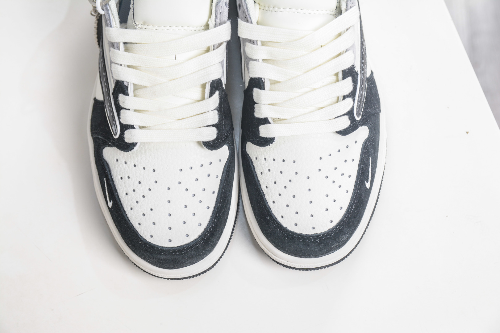 The North Face x Travis Scott x Air Jordan 1 Low 乔丹1代低帮倒钩北面联名-黑白灰 JW1188-172-Top High Quatity Cheap Sneakers Fashion Clothing Clothes Bags handbags Shoes of all Brand wholesale With The best Quality And Beautiful Price from China Factory Chinese suppliers wholesaler seller The North Face x Travis Scott x Air Jordan 1 Low 乔丹1代低帮倒钩北面联名-黑白灰 JW1188-172