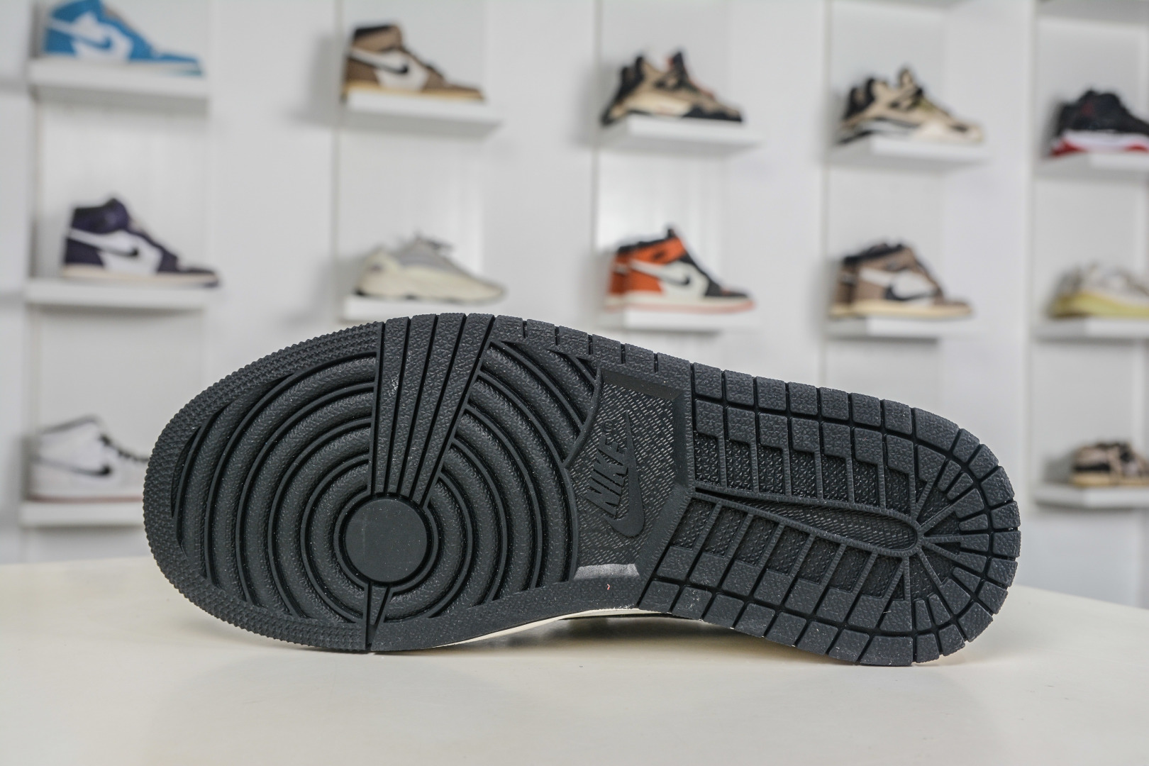 The North Face x Travis Scott x Air Jordan 1 Low 乔丹1代低帮倒钩北面联名-黑白灰 JW1188-172-Top High Quatity Cheap Sneakers Fashion Clothing Clothes Bags handbags Shoes of all Brand wholesale With The best Quality And Beautiful Price from China Factory Chinese suppliers wholesaler seller The North Face x Travis Scott x Air Jordan 1 Low 乔丹1代低帮倒钩北面联名-黑白灰 JW1188-172