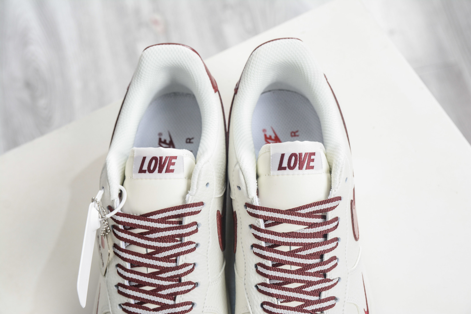 Nike Air Force 1 Low 情人节限定 白韵红缘 NH0601-539-Top High Quatity Cheap Sneakers Fashion Clothing Clothes Bags handbags Shoes of all Brand wholesale With The best Quality And Beautiful Price from China Factory Chinese suppliers wholesaler seller Nike Air Force 1 Low 情人节限定 白韵红缘 NH0601-539