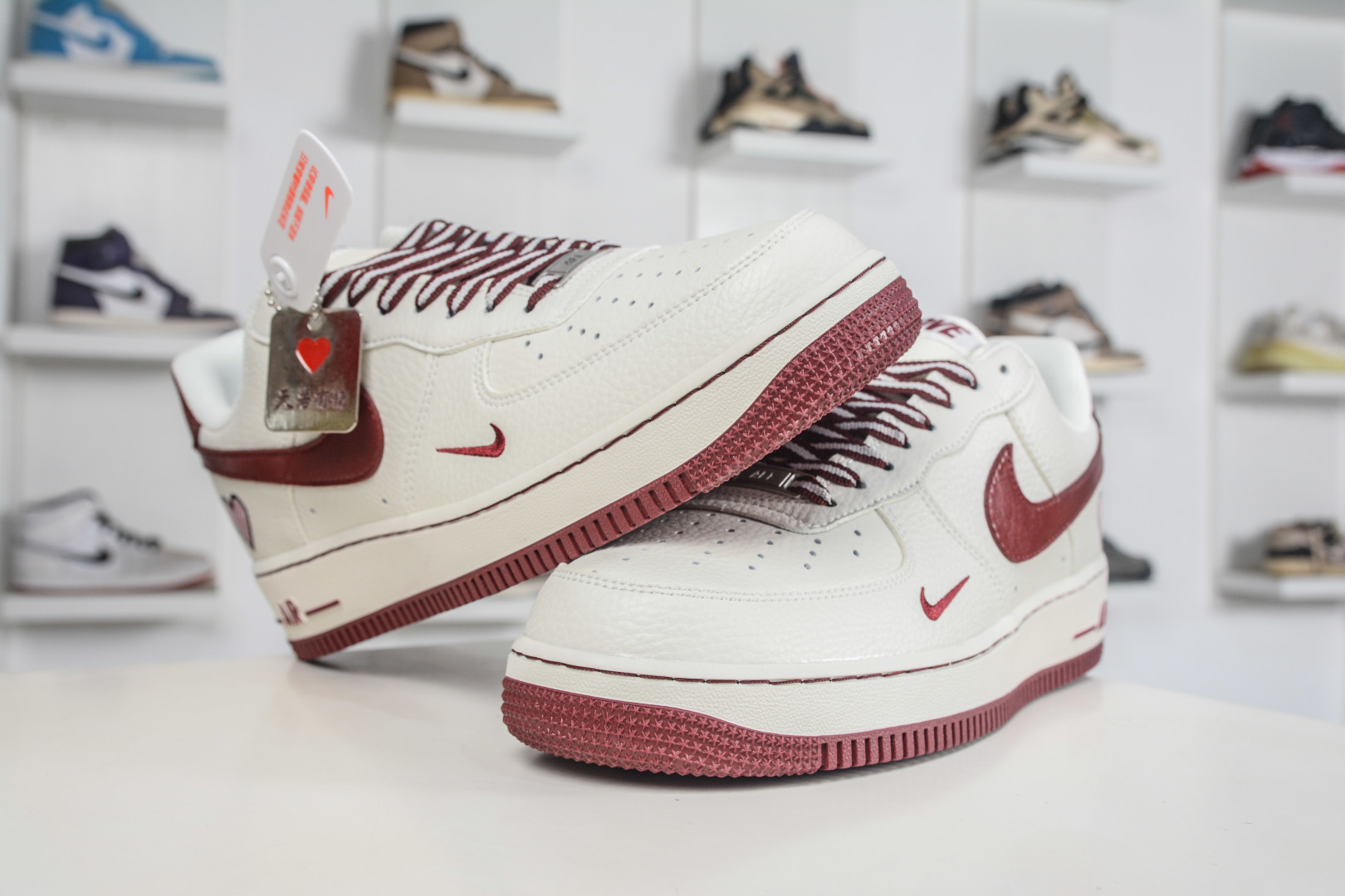 Nike Air Force 1 Low 情人节限定 白韵红缘 NH0601-539-Top High Quatity Cheap Sneakers Fashion Clothing Clothes Bags handbags Shoes of all Brand wholesale With The best Quality And Beautiful Price from China Factory Chinese suppliers wholesaler seller Nike Air Force 1 Low 情人节限定 白韵红缘 NH0601-539