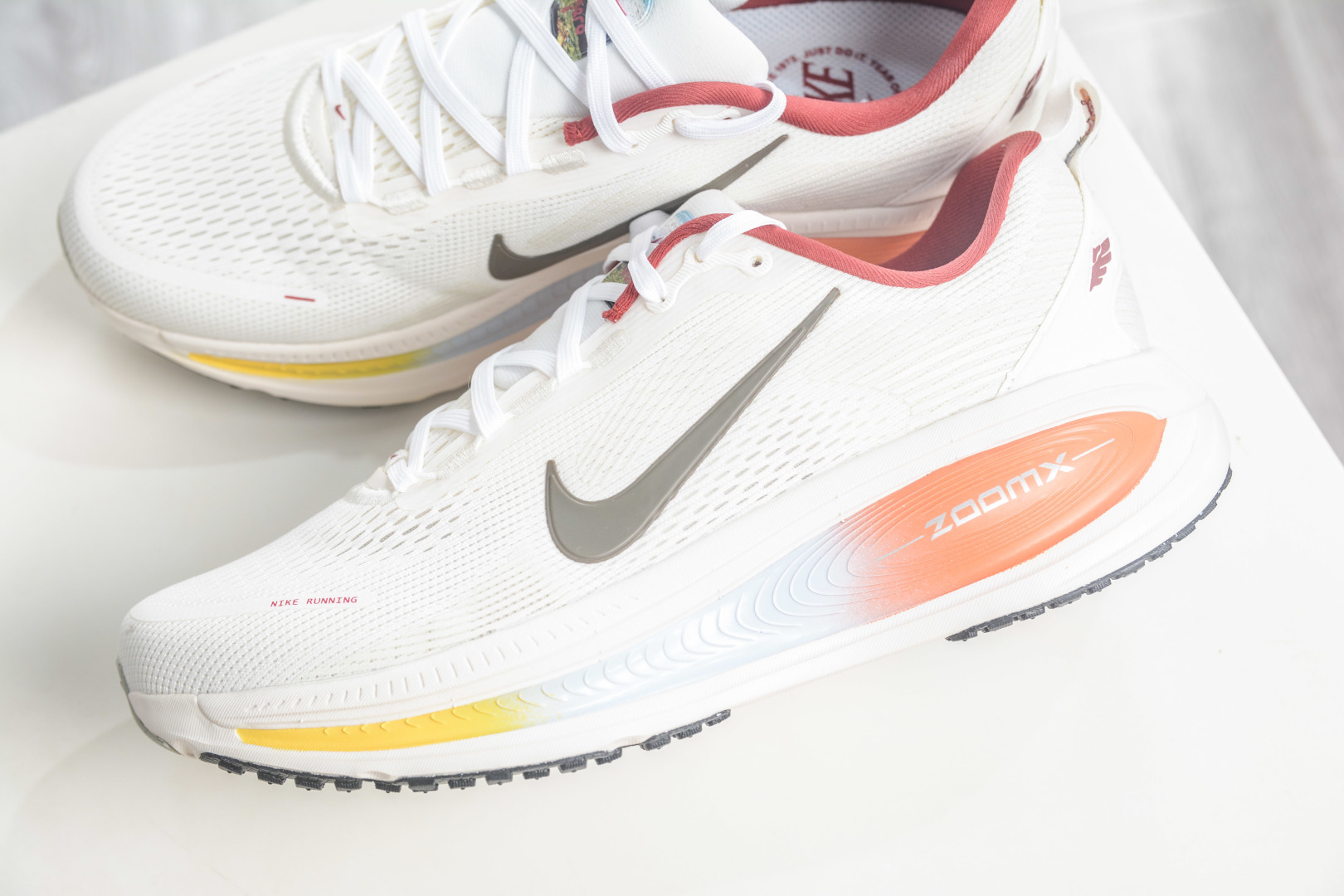 Nike Air Zoom Vomero 18 IQ1131-120-Top High Quatity Cheap Sneakers Fashion Clothing Clothes Bags handbags Shoes of all Brand wholesale With The best Quality And Beautiful Price from China Factory Chinese suppliers wholesaler seller Nike Air Zoom Vomero 18 IQ1131-120