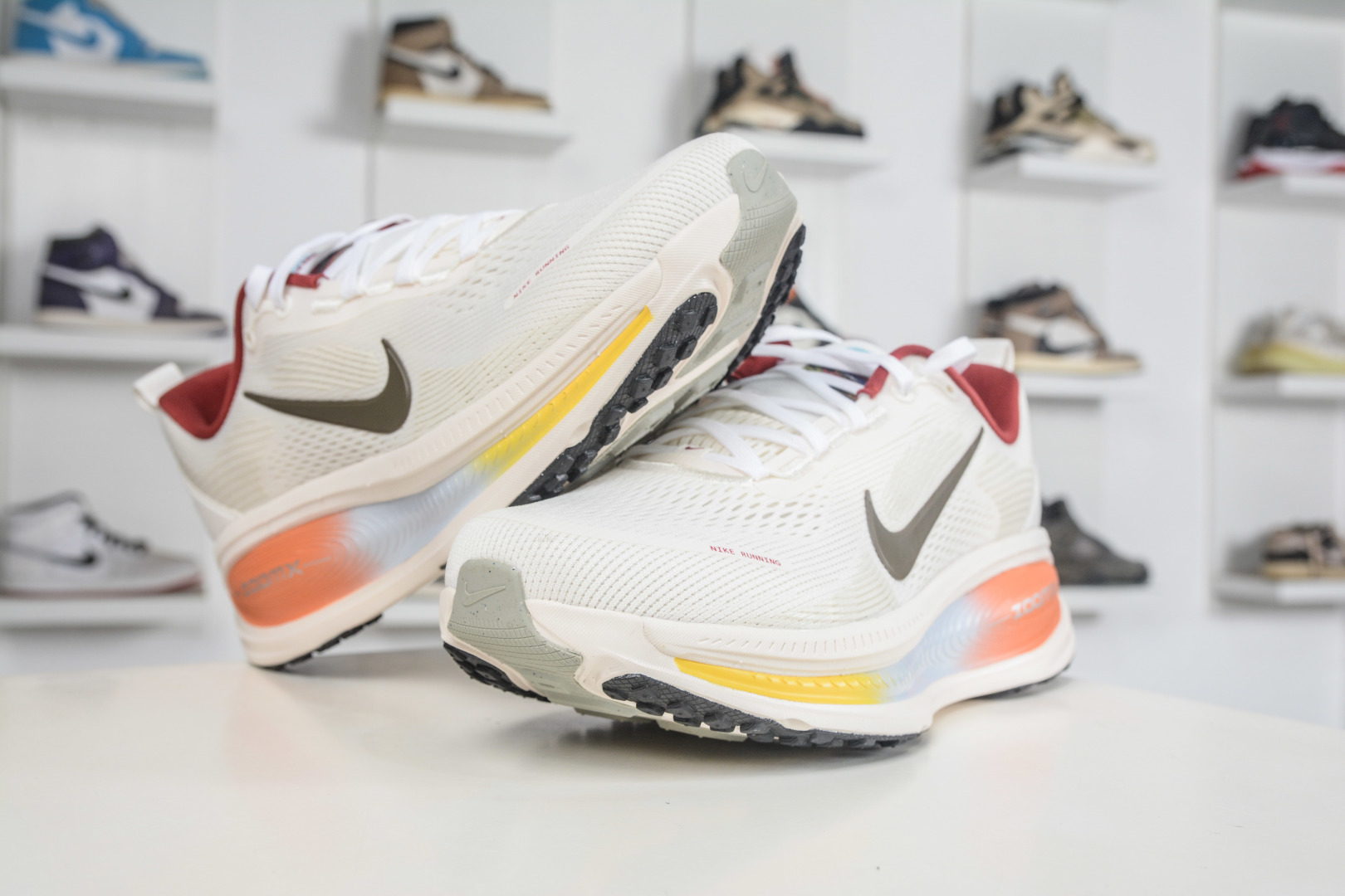 Nike Air Zoom Vomero 18 IQ1131-120-Top High Quatity Cheap Sneakers Fashion Clothing Clothes Bags handbags Shoes of all Brand wholesale With The best Quality And Beautiful Price from China Factory Chinese suppliers wholesaler seller Nike Air Zoom Vomero 18 IQ1131-120