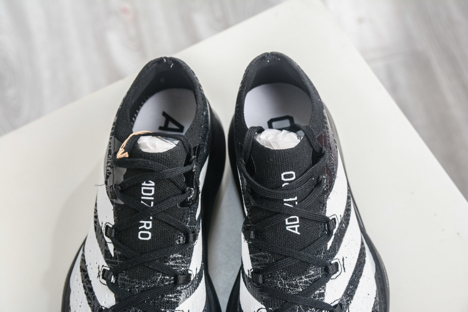 AD Adizero Prime Strung 黑白 马拉松碳板超轻缓震碳柱竞速跑步鞋 JP9194-Top High Quatity Cheap Sneakers Fashion Clothing Clothes Bags handbags Shoes of all Brand wholesale With The best Quality And Beautiful Price from China Factory Chinese suppliers wholesaler seller AD Adizero Prime Strung 黑白 马拉松碳板超轻缓震碳柱竞速跑步鞋 JP9194