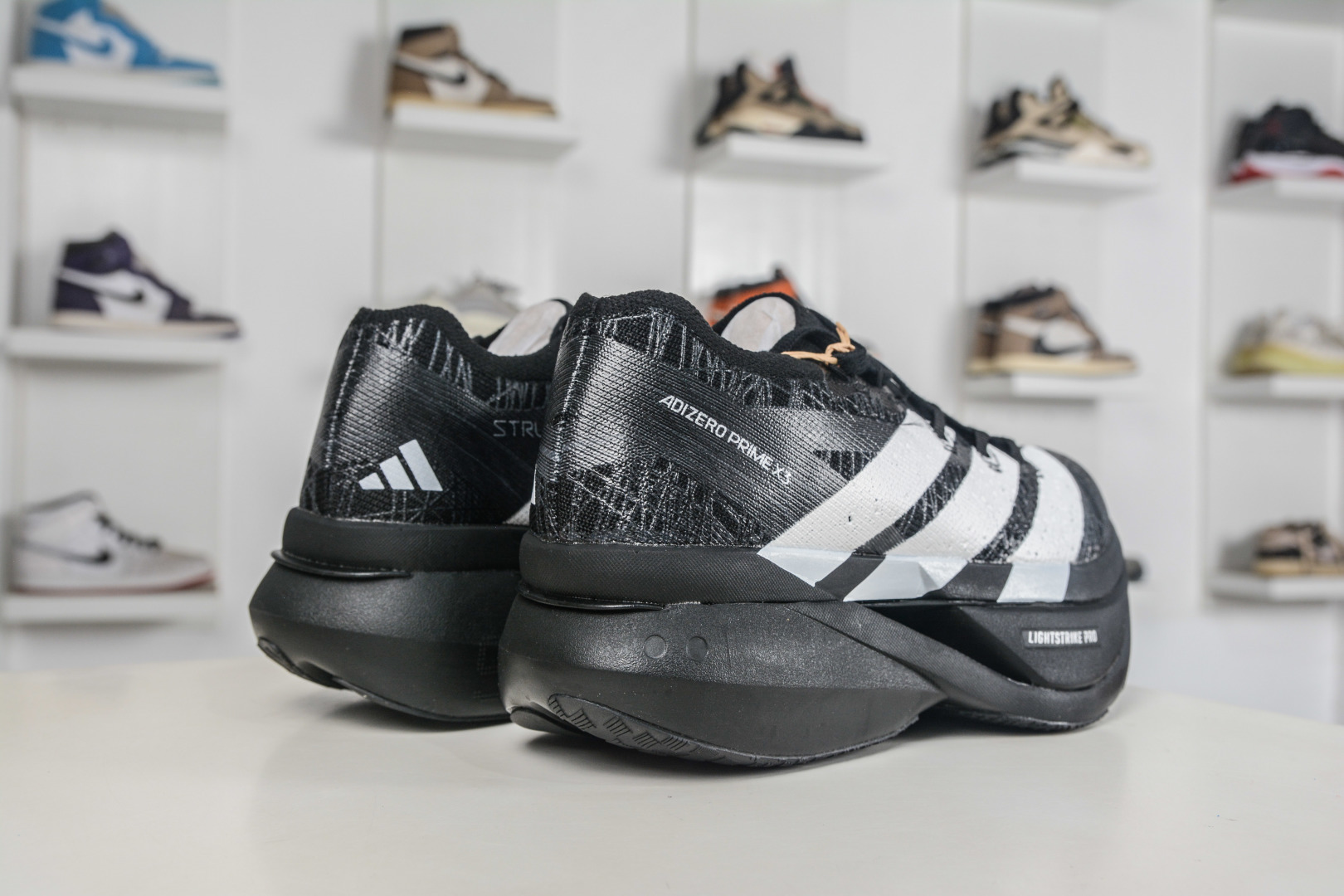 AD Adizero Prime Strung 黑白 马拉松碳板超轻缓震碳柱竞速跑步鞋 JP9194-Top High Quatity Cheap Sneakers Fashion Clothing Clothes Bags handbags Shoes of all Brand wholesale With The best Quality And Beautiful Price from China Factory Chinese suppliers wholesaler seller AD Adizero Prime Strung 黑白 马拉松碳板超轻缓震碳柱竞速跑步鞋 JP9194