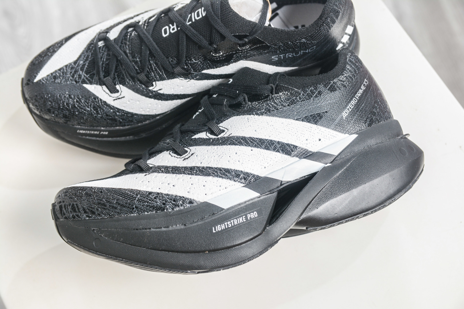 AD Adizero Prime Strung 黑白 马拉松碳板超轻缓震碳柱竞速跑步鞋 JP9194-Top High Quatity Cheap Sneakers Fashion Clothing Clothes Bags handbags Shoes of all Brand wholesale With The best Quality And Beautiful Price from China Factory Chinese suppliers wholesaler seller AD Adizero Prime Strung 黑白 马拉松碳板超轻缓震碳柱竞速跑步鞋 JP9194